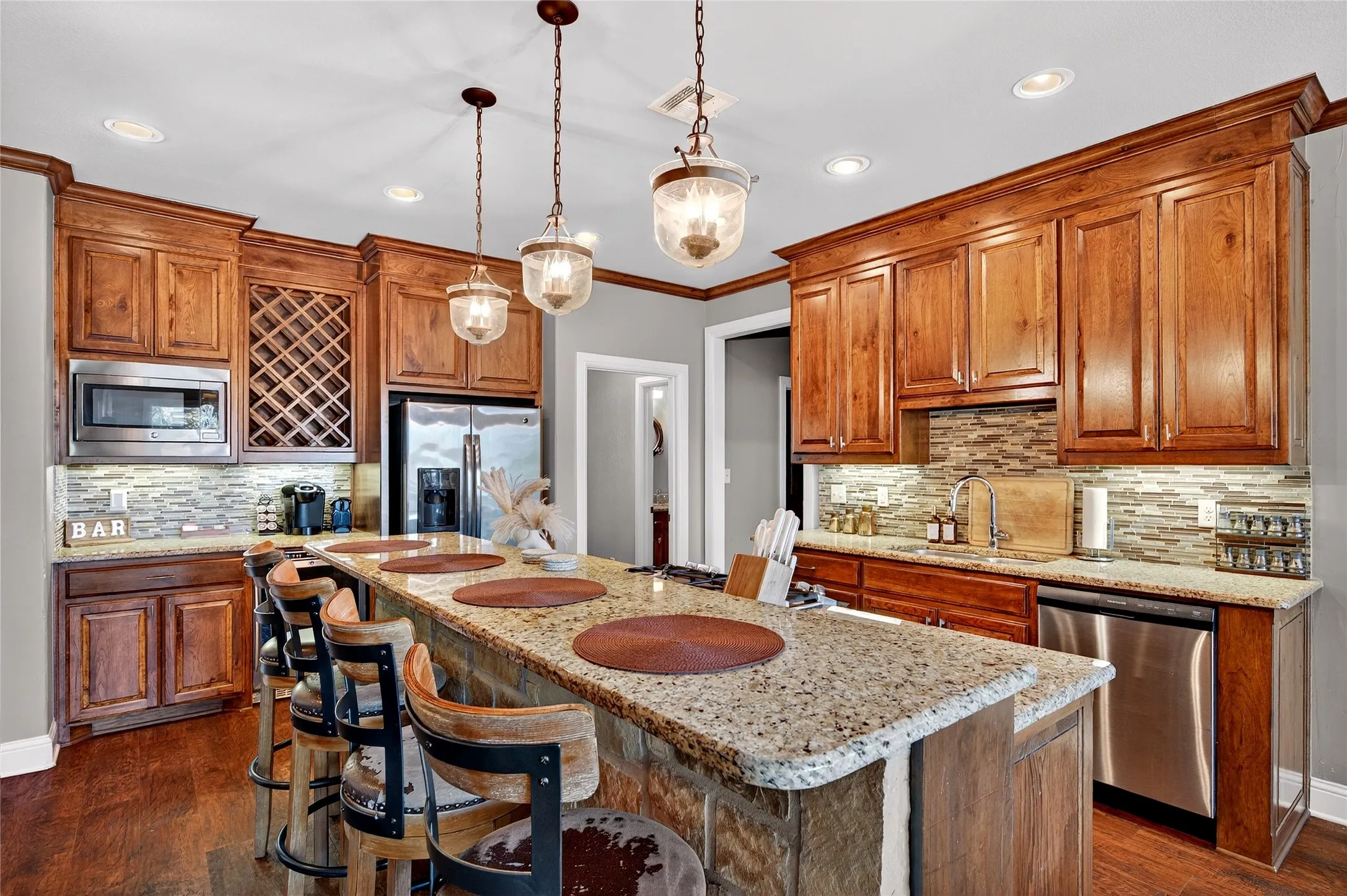 Single Family Residence For Sale in Grayson County , 315 Homesite Road, Pottsboro, Texas 75076, 4 Bedroom, 4 Bathroom, 4 Garage spaces, 2,585 Sqft, built in 2014, mls#21395903, Real Estate Agent in Pottsboro, Homes For Sale in Grayson county, Homes For Sale in Pottsboro, Realtor in Pottsboro Texas, Real Estate Brokerage Independent Realty Texas, Luminita Cordes Realtor