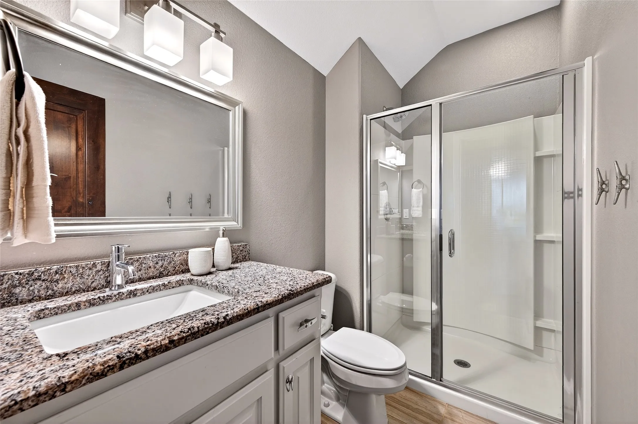 Single Family Residence For Sale in Grayson County , 315 Homesite Road, Pottsboro, Texas 75076, 4 Bedroom, 4 Bathroom, 4 Garage spaces, 2,585 Sqft, built in 2014, mls#21395903, Real Estate Agent in Pottsboro, Homes For Sale in Grayson county, Homes For Sale in Pottsboro, Realtor in Pottsboro Texas, Real Estate Brokerage Independent Realty Texas, Luminita Cordes Realtor