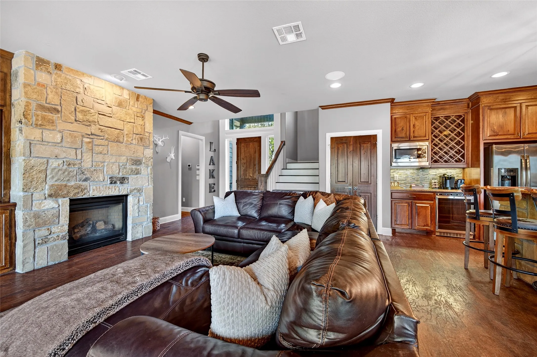 Single Family Residence For Sale in Grayson County , 315 Homesite Road, Pottsboro, Texas 75076, 4 Bedroom, 4 Bathroom, 4 Garage spaces, 2,585 Sqft, built in 2014, mls#21395903, Real Estate Agent in Pottsboro, Homes For Sale in Grayson county, Homes For Sale in Pottsboro, Realtor in Pottsboro Texas, Real Estate Brokerage Independent Realty Texas, Luminita Cordes Realtor