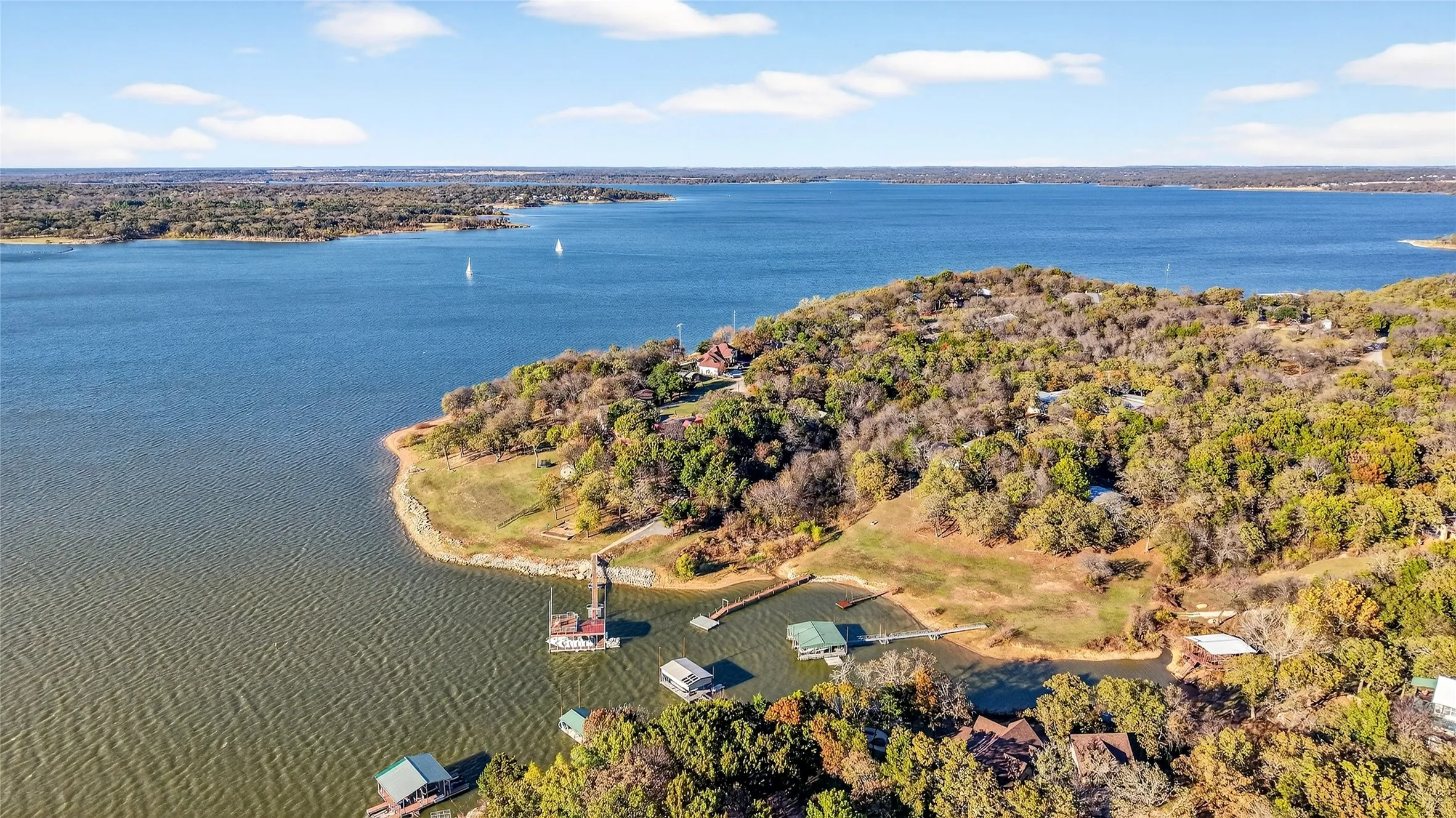 Single Family Residence For Sale in Grayson County , 315 Homesite Road, Pottsboro, Texas 75076, 4 Bedroom, 4 Bathroom, 4 Garage spaces, 2,585 Sqft, built in 2014, mls#21395903, Real Estate Agent in Pottsboro, Homes For Sale in Grayson county, Homes For Sale in Pottsboro, Realtor in Pottsboro Texas, Real Estate Brokerage Independent Realty Texas, Luminita Cordes Realtor