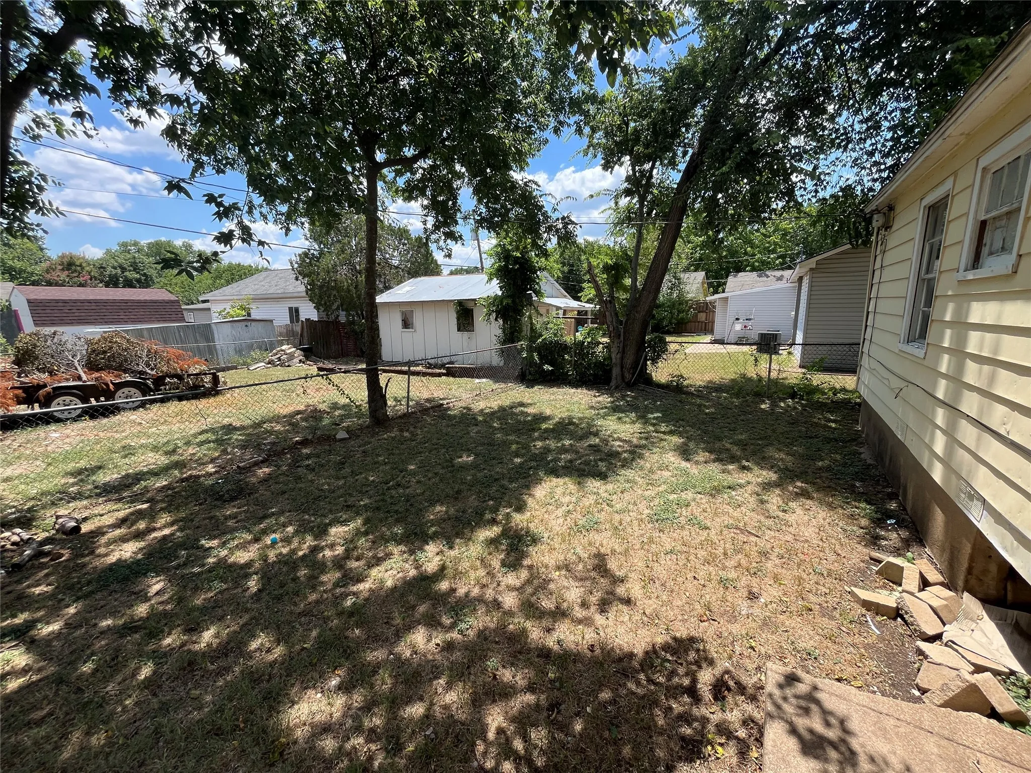 View of yard with an outdoor structure