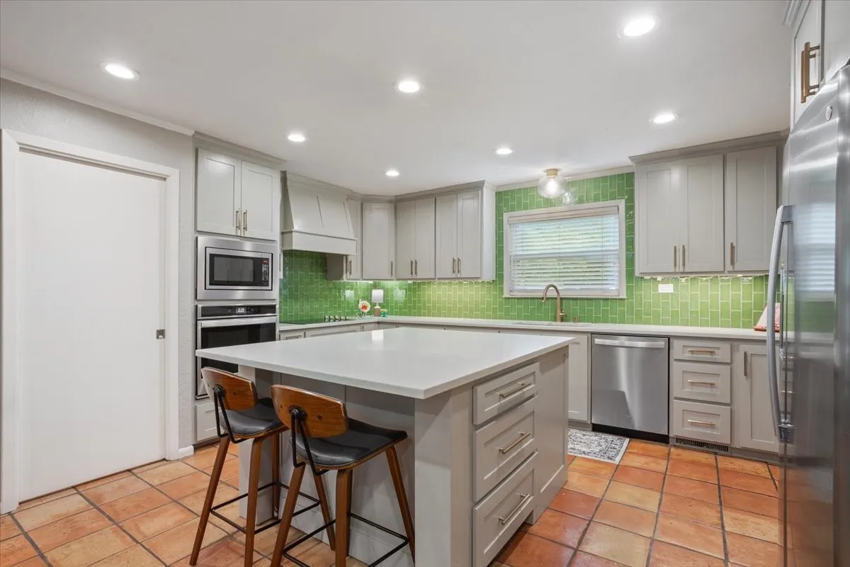 Single Family Residence For Sale in Mc Lennan County , 2424 Richards Drive, Waco, Texas 76710, 4 Bedroom, 3 Bathroom, 2 Garage spaces, 3,141 Sqft, built in 1974, mls#21395426, Real Estate Agent in Waco, Homes For Sale in Mc Lennan county, Homes For Sale in Waco, Realtor in Waco Texas, Real Estate Brokerage Independent Realty Texas, Luminita Cordes Realtor