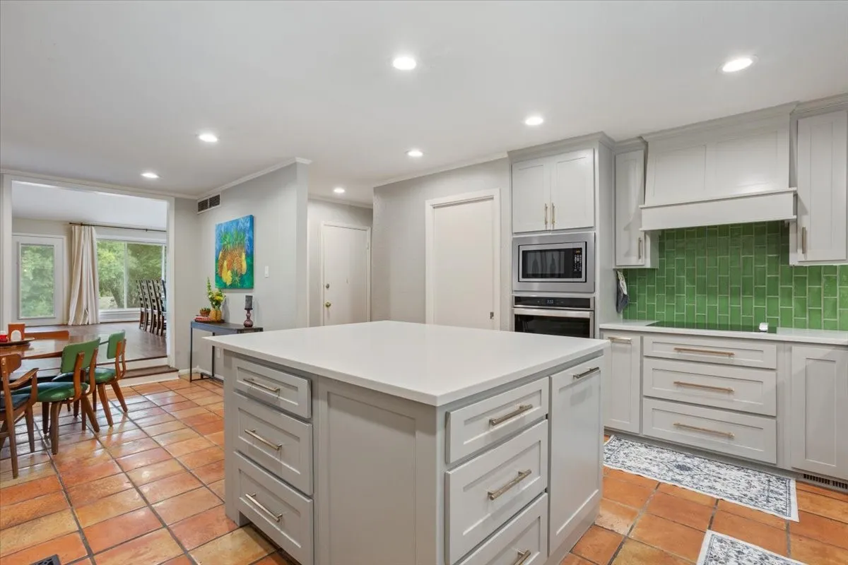 Single Family Residence For Sale in Mc Lennan County , 2424 Richards Drive, Waco, Texas 76710, 4 Bedroom, 3 Bathroom, 2 Garage spaces, 3,141 Sqft, built in 1974, mls#21395426, Real Estate Agent in Waco, Homes For Sale in Mc Lennan county, Homes For Sale in Waco, Realtor in Waco Texas, Real Estate Brokerage Independent Realty Texas, Luminita Cordes Realtor