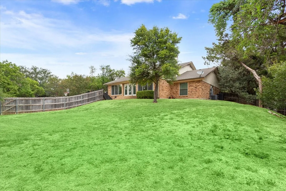 Single Family Residence For Sale in Mc Lennan County , 2424 Richards Drive, Waco, Texas 76710, 4 Bedroom, 3 Bathroom, 2 Garage spaces, 3,141 Sqft, built in 1974, mls#21395426, Real Estate Agent in Waco, Homes For Sale in Mc Lennan county, Homes For Sale in Waco, Realtor in Waco Texas, Real Estate Brokerage Independent Realty Texas, Luminita Cordes Realtor
