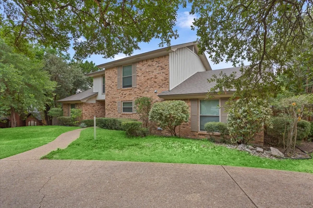 Single Family Residence For Sale in Mc Lennan County , 2424 Richards Drive, Waco, Texas 76710, 4 Bedroom, 3 Bathroom, 2 Garage spaces, 3,141 Sqft, built in 1974, mls#21395426, Real Estate Agent in Waco, Homes For Sale in Mc Lennan county, Homes For Sale in Waco, Realtor in Waco Texas, Real Estate Brokerage Independent Realty Texas, Luminita Cordes Realtor