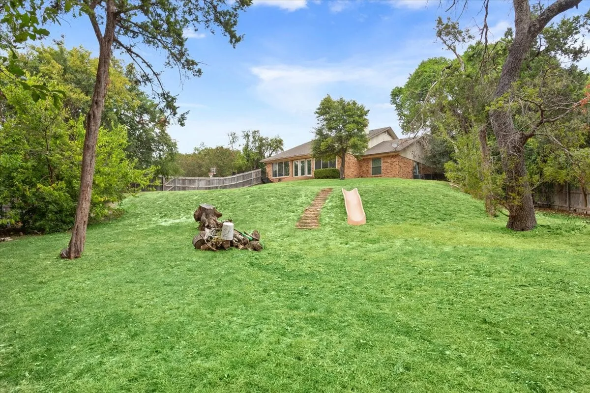 Single Family Residence For Sale in Mc Lennan County , 2424 Richards Drive, Waco, Texas 76710, 4 Bedroom, 3 Bathroom, 2 Garage spaces, 3,141 Sqft, built in 1974, mls#21395426, Real Estate Agent in Waco, Homes For Sale in Mc Lennan county, Homes For Sale in Waco, Realtor in Waco Texas, Real Estate Brokerage Independent Realty Texas, Luminita Cordes Realtor