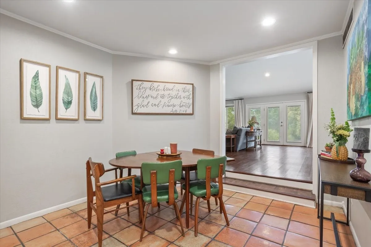 Single Family Residence For Sale in Mc Lennan County , 2424 Richards Drive, Waco, Texas 76710, 4 Bedroom, 3 Bathroom, 2 Garage spaces, 3,141 Sqft, built in 1974, mls#21395426, Real Estate Agent in Waco, Homes For Sale in Mc Lennan county, Homes For Sale in Waco, Realtor in Waco Texas, Real Estate Brokerage Independent Realty Texas, Luminita Cordes Realtor