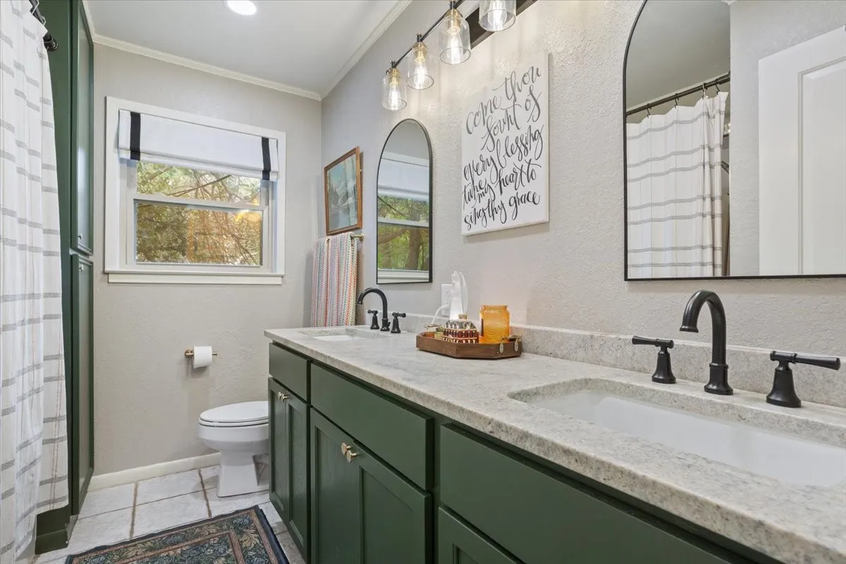 Single Family Residence For Sale in Mc Lennan County , 2424 Richards Drive, Waco, Texas 76710, 4 Bedroom, 3 Bathroom, 2 Garage spaces, 3,141 Sqft, built in 1974, mls#21395426, Real Estate Agent in Waco, Homes For Sale in Mc Lennan county, Homes For Sale in Waco, Realtor in Waco Texas, Real Estate Brokerage Independent Realty Texas, Luminita Cordes Realtor