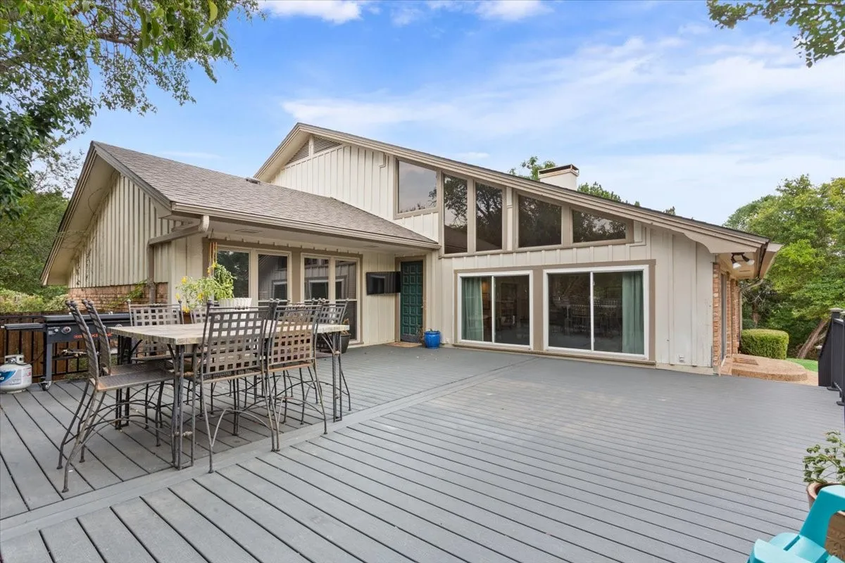 Single Family Residence For Sale in Mc Lennan County , 2424 Richards Drive, Waco, Texas 76710, 4 Bedroom, 3 Bathroom, 2 Garage spaces, 3,141 Sqft, built in 1974, mls#21395426, Real Estate Agent in Waco, Homes For Sale in Mc Lennan county, Homes For Sale in Waco, Realtor in Waco Texas, Real Estate Brokerage Independent Realty Texas, Luminita Cordes Realtor