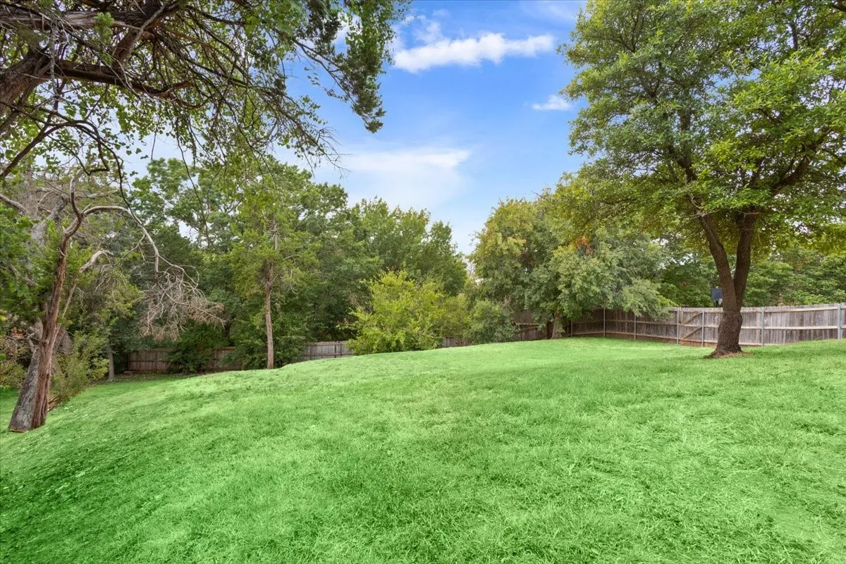 Single Family Residence For Sale in Mc Lennan County , 2424 Richards Drive, Waco, Texas 76710, 4 Bedroom, 3 Bathroom, 2 Garage spaces, 3,141 Sqft, built in 1974, mls#21395426, Real Estate Agent in Waco, Homes For Sale in Mc Lennan county, Homes For Sale in Waco, Realtor in Waco Texas, Real Estate Brokerage Independent Realty Texas, Luminita Cordes Realtor