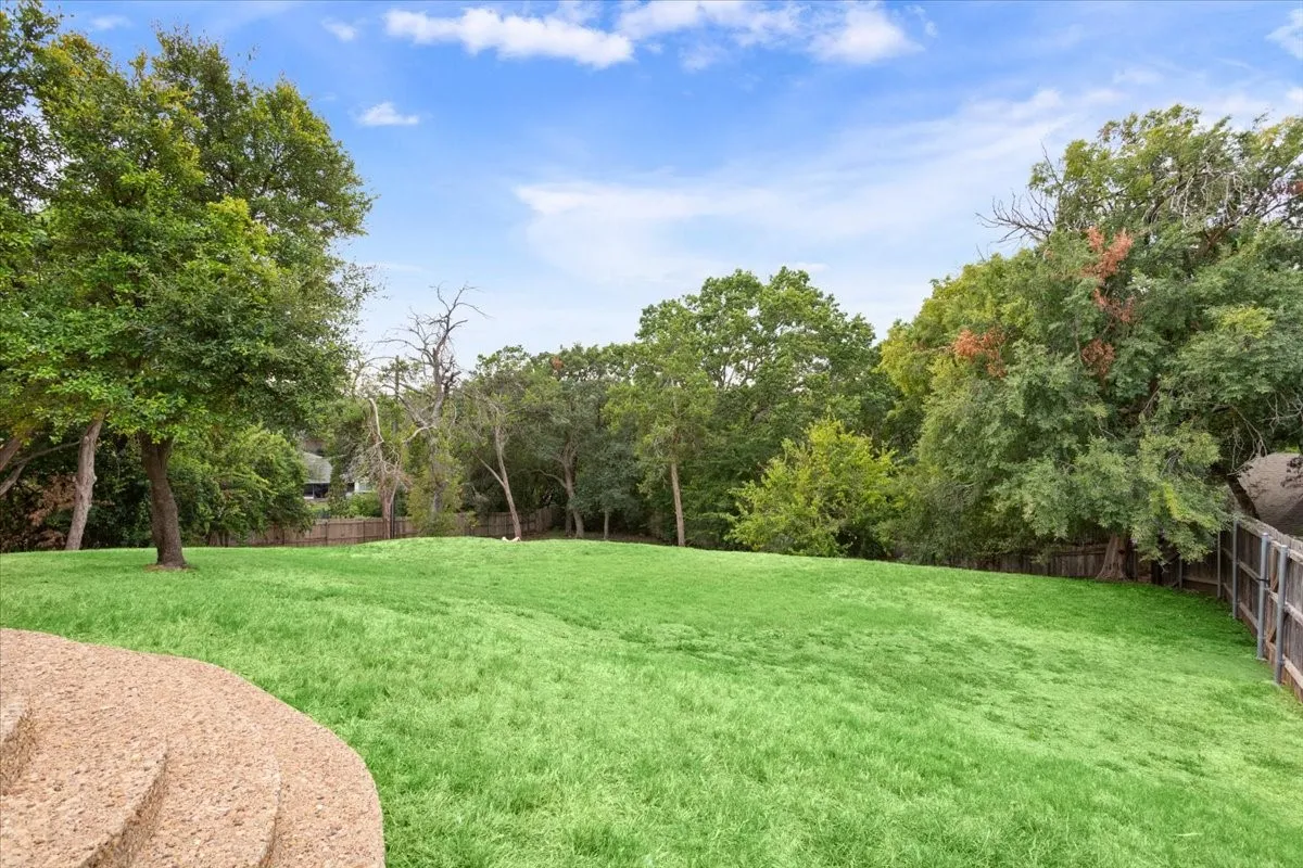 Single Family Residence For Sale in Mc Lennan County , 2424 Richards Drive, Waco, Texas 76710, 4 Bedroom, 3 Bathroom, 2 Garage spaces, 3,141 Sqft, built in 1974, mls#21395426, Real Estate Agent in Waco, Homes For Sale in Mc Lennan county, Homes For Sale in Waco, Realtor in Waco Texas, Real Estate Brokerage Independent Realty Texas, Luminita Cordes Realtor