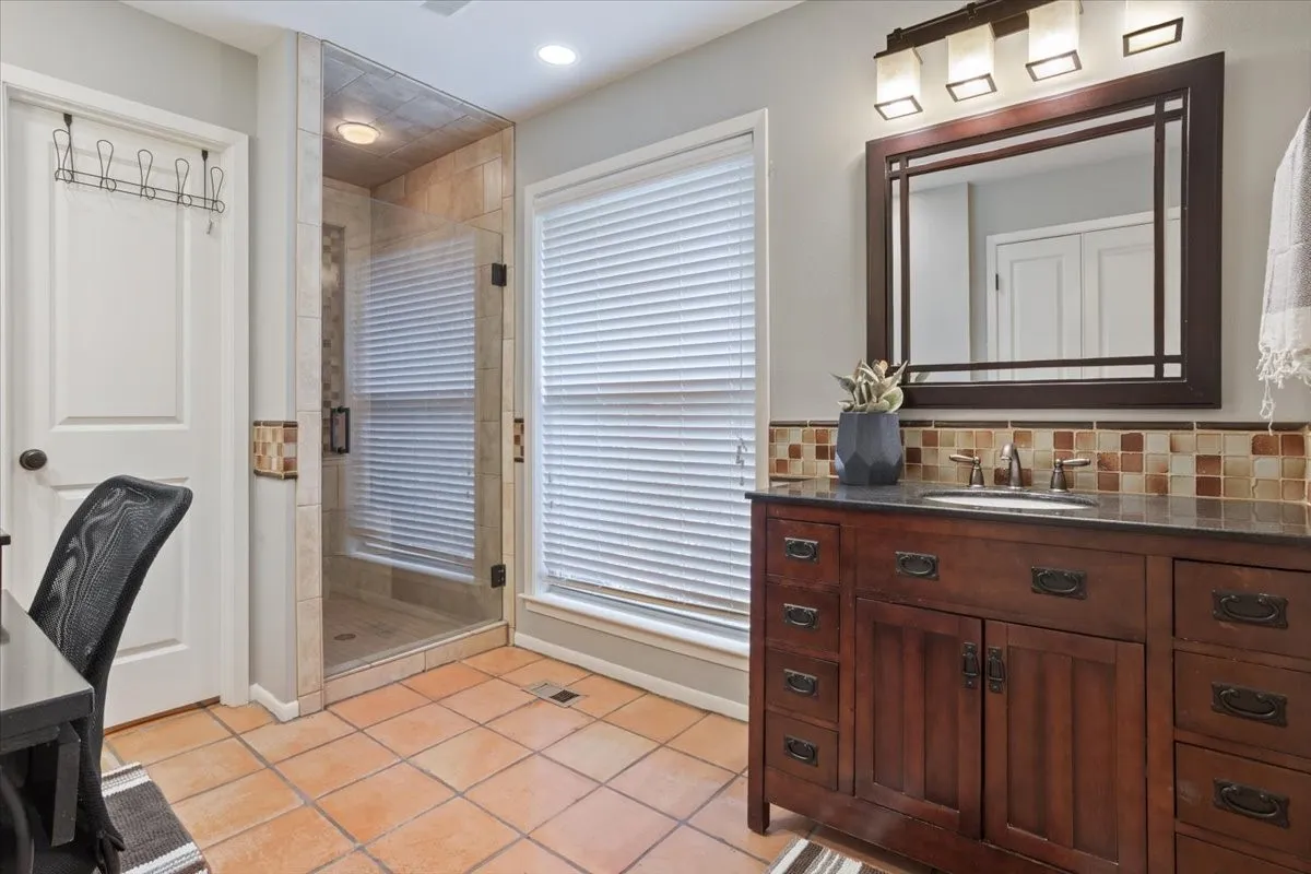 Single Family Residence For Sale in Mc Lennan County , 2424 Richards Drive, Waco, Texas 76710, 4 Bedroom, 3 Bathroom, 2 Garage spaces, 3,141 Sqft, built in 1974, mls#21395426, Real Estate Agent in Waco, Homes For Sale in Mc Lennan county, Homes For Sale in Waco, Realtor in Waco Texas, Real Estate Brokerage Independent Realty Texas, Luminita Cordes Realtor