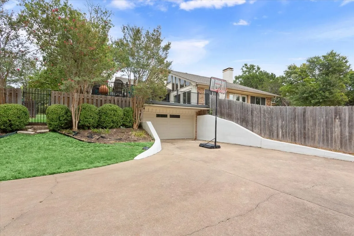 Single Family Residence For Sale in Mc Lennan County , 2424 Richards Drive, Waco, Texas 76710, 4 Bedroom, 3 Bathroom, 2 Garage spaces, 3,141 Sqft, built in 1974, mls#21395426, Real Estate Agent in Waco, Homes For Sale in Mc Lennan county, Homes For Sale in Waco, Realtor in Waco Texas, Real Estate Brokerage Independent Realty Texas, Luminita Cordes Realtor