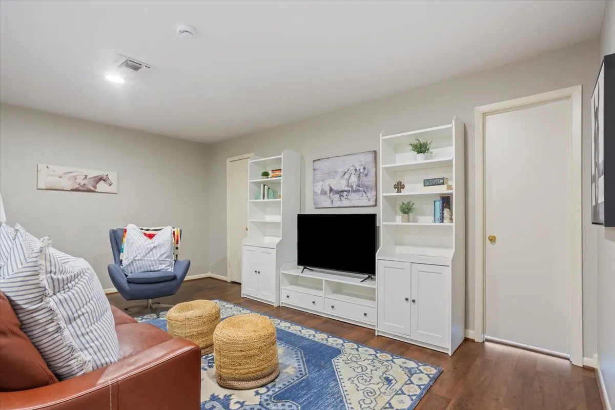 Single Family Residence For Sale in Mc Lennan County , 2424 Richards Drive, Waco, Texas 76710, 4 Bedroom, 3 Bathroom, 2 Garage spaces, 3,141 Sqft, built in 1974, mls#21395426, Real Estate Agent in Waco, Homes For Sale in Mc Lennan county, Homes For Sale in Waco, Realtor in Waco Texas, Real Estate Brokerage Independent Realty Texas, Luminita Cordes Realtor