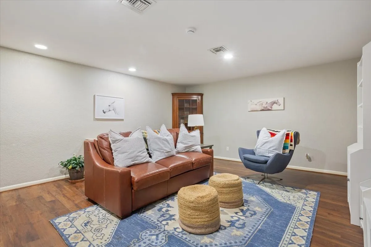 Single Family Residence For Sale in Mc Lennan County , 2424 Richards Drive, Waco, Texas 76710, 4 Bedroom, 3 Bathroom, 2 Garage spaces, 3,141 Sqft, built in 1974, mls#21395426, Real Estate Agent in Waco, Homes For Sale in Mc Lennan county, Homes For Sale in Waco, Realtor in Waco Texas, Real Estate Brokerage Independent Realty Texas, Luminita Cordes Realtor