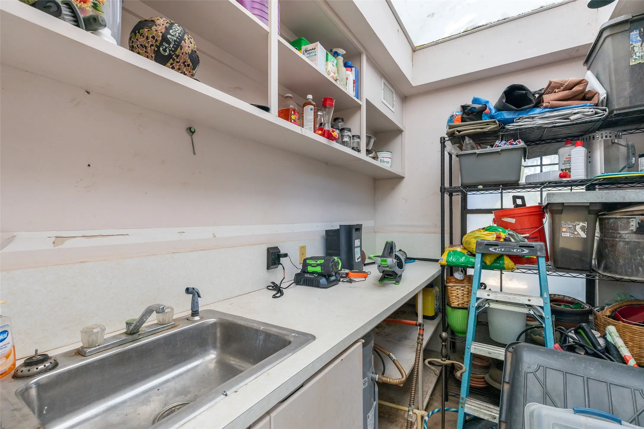 MAINTENANCE ROOM