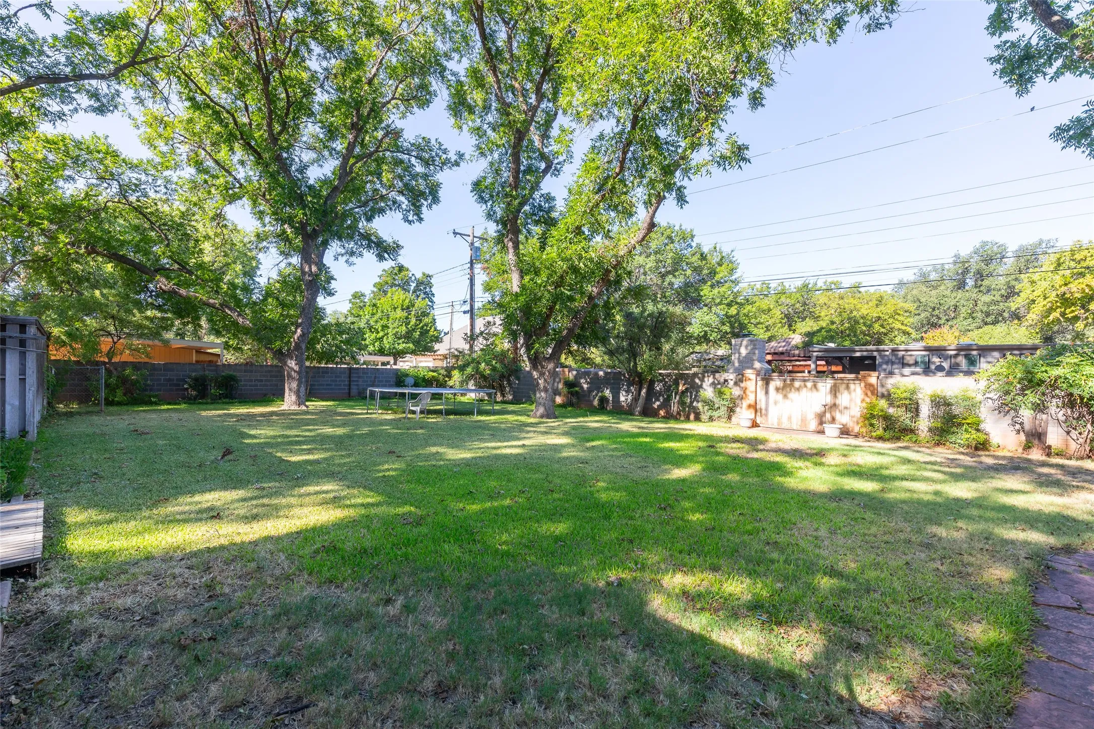 Single Family Residence For Sale in Taylor County , 1410 Tanglewood Road, Abilene, Texas 79605, 3 Bedroom, 5 Bathroom, Garage spaces, 4,206 Sqft, built in 1956, mls#21394746, Real Estate Agent in Abilene, Homes For Sale in Taylor county, Homes For Sale in Abilene, Realtor in Abilene Texas, Real Estate Brokerage Independent Realty Texas, Luminita Cordes Realtor