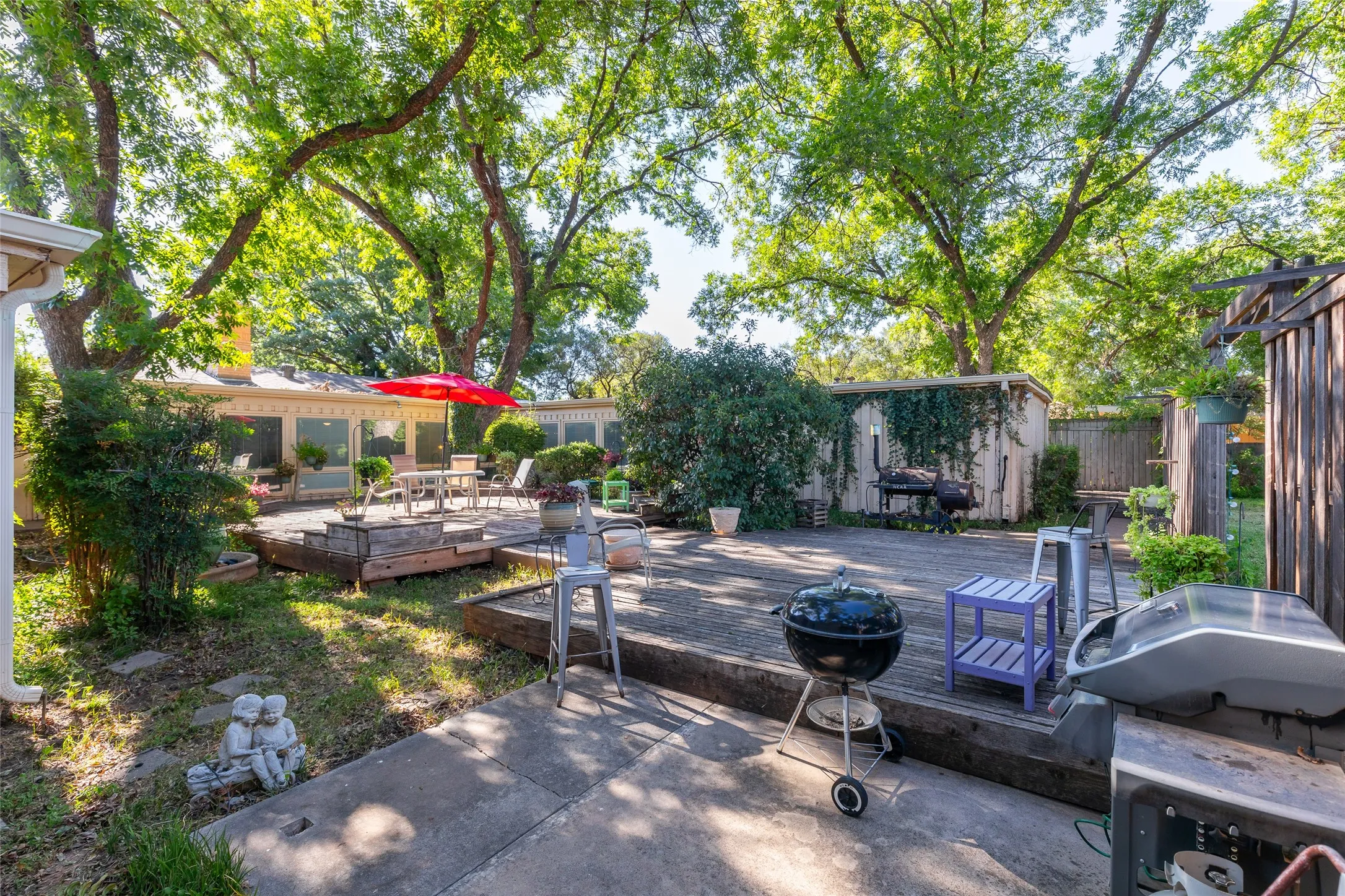 Single Family Residence For Sale in Taylor County , 1410 Tanglewood Road, Abilene, Texas 79605, 3 Bedroom, 5 Bathroom, Garage spaces, 4,206 Sqft, built in 1956, mls#21394746, Real Estate Agent in Abilene, Homes For Sale in Taylor county, Homes For Sale in Abilene, Realtor in Abilene Texas, Real Estate Brokerage Independent Realty Texas, Luminita Cordes Realtor