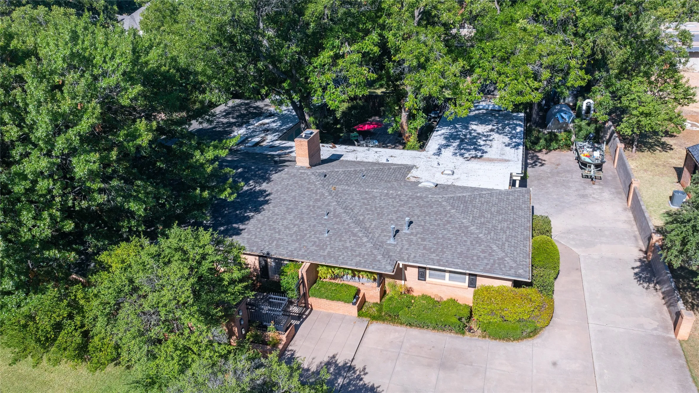 Single Family Residence For Sale in Taylor County , 1410 Tanglewood Road, Abilene, Texas 79605, 3 Bedroom, 5 Bathroom, Garage spaces, 4,206 Sqft, built in 1956, mls#21394746, Real Estate Agent in Abilene, Homes For Sale in Taylor county, Homes For Sale in Abilene, Realtor in Abilene Texas, Real Estate Brokerage Independent Realty Texas, Luminita Cordes Realtor