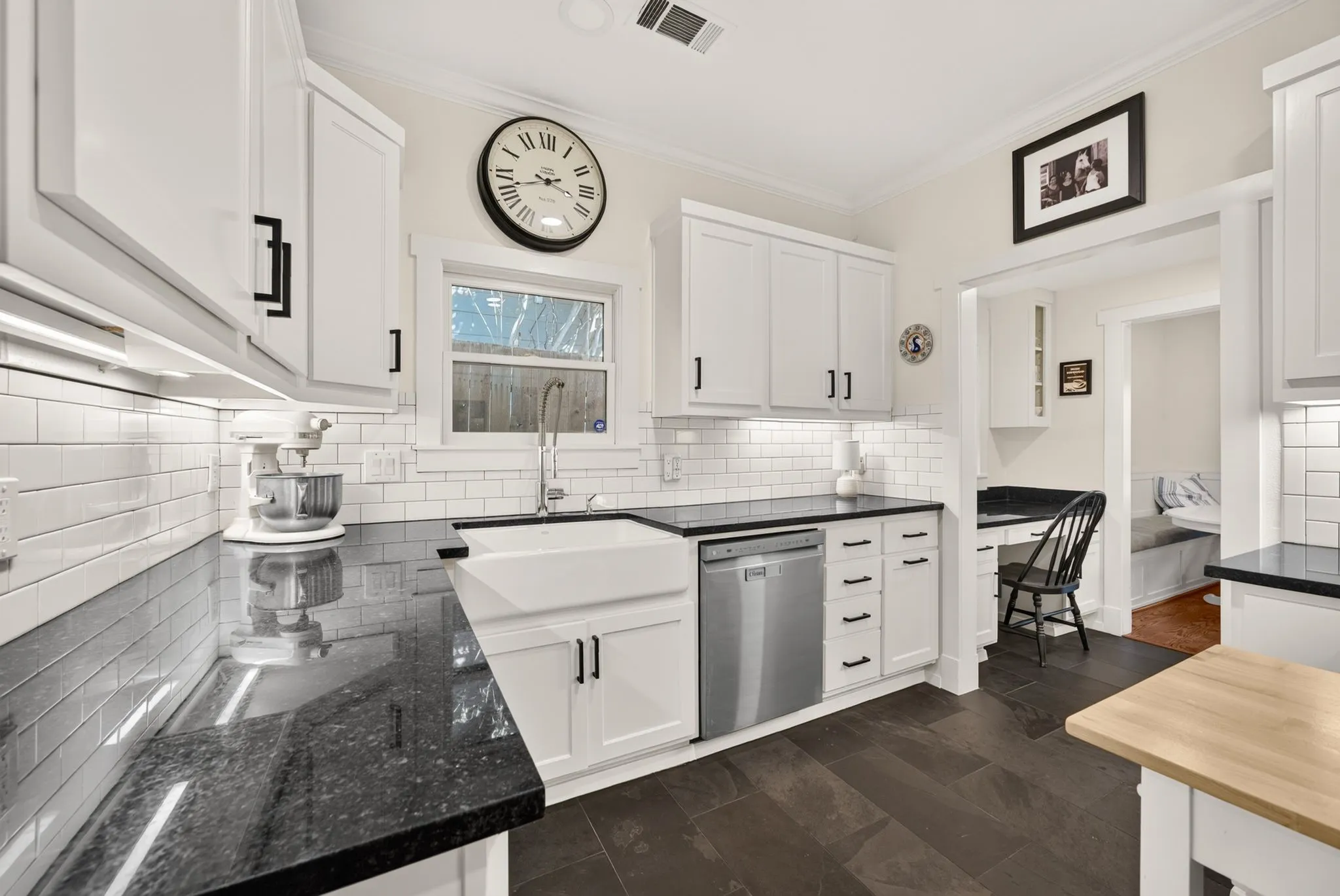 Single Family Residence For Sale in Dallas County , 6002 Prospect Avenue, Dallas, Texas 75206, 4 Bedroom, 3 Bathroom, 2 Garage spaces, 2,676 Sqft, built in 2002, mls#21394480, Real Estate Agent in Dallas, Homes For Sale in Dallas county, Homes For Sale in Dallas, Realtor in Dallas Texas, Real Estate Brokerage Independent Realty Texas, Luminita Cordes Realtor