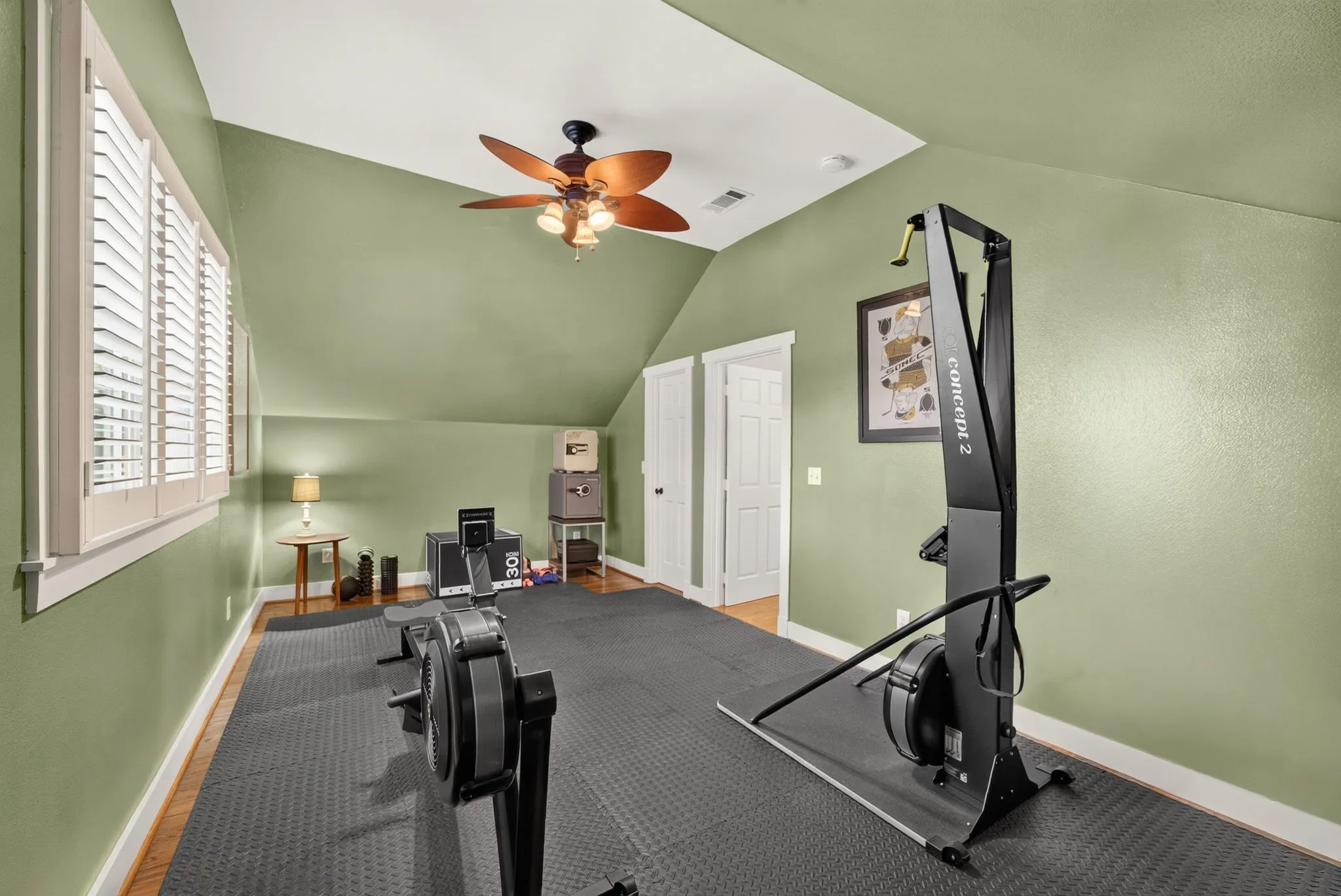Single Family Residence For Sale in Dallas County , 6002 Prospect Avenue, Dallas, Texas 75206, 4 Bedroom, 3 Bathroom, 2 Garage spaces, 2,676 Sqft, built in 2002, mls#21394480, Real Estate Agent in Dallas, Homes For Sale in Dallas county, Homes For Sale in Dallas, Realtor in Dallas Texas, Real Estate Brokerage Independent Realty Texas, Luminita Cordes Realtor