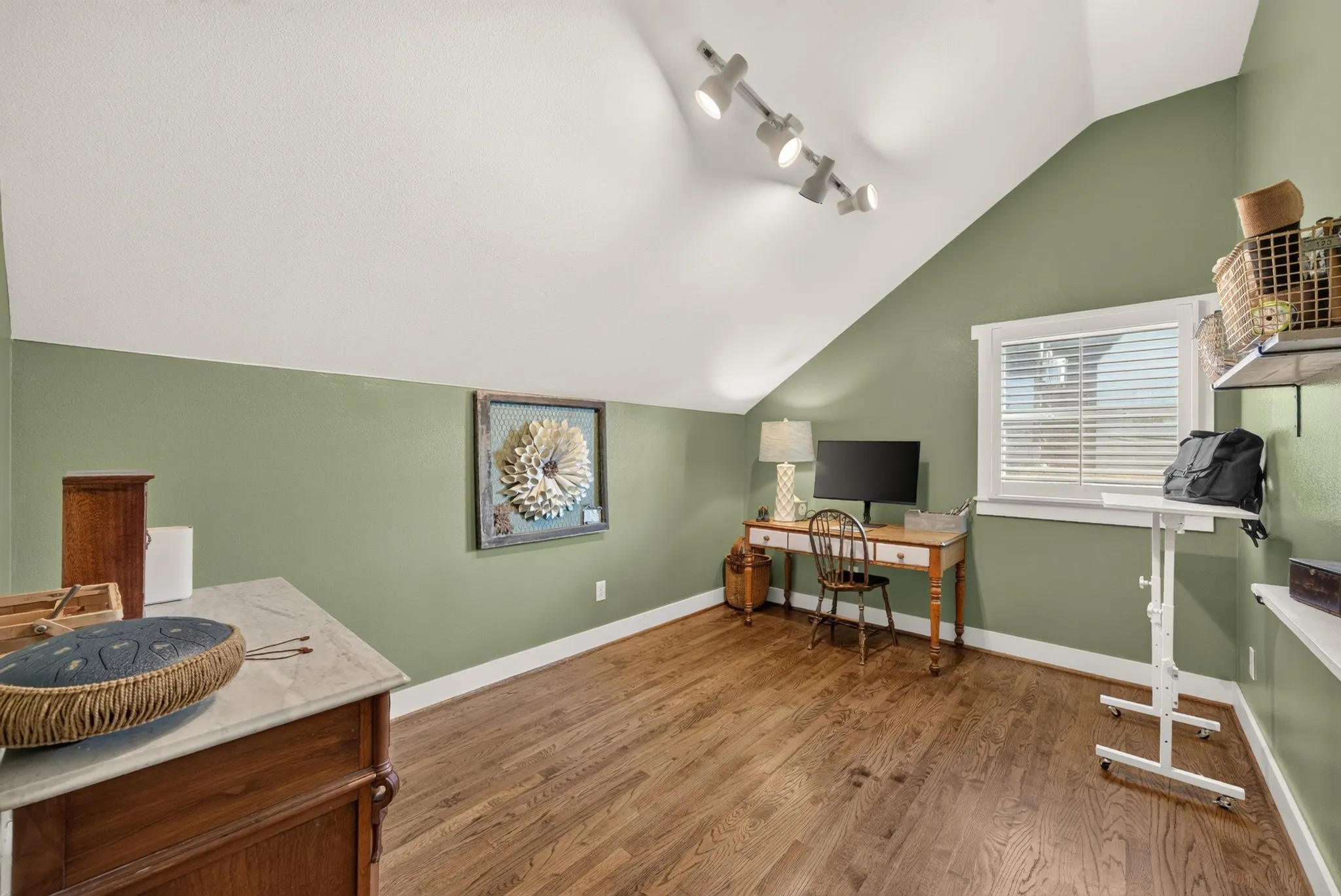 Single Family Residence For Sale in Dallas County , 6002 Prospect Avenue, Dallas, Texas 75206, 4 Bedroom, 3 Bathroom, 2 Garage spaces, 2,676 Sqft, built in 2002, mls#21394480, Real Estate Agent in Dallas, Homes For Sale in Dallas county, Homes For Sale in Dallas, Realtor in Dallas Texas, Real Estate Brokerage Independent Realty Texas, Luminita Cordes Realtor