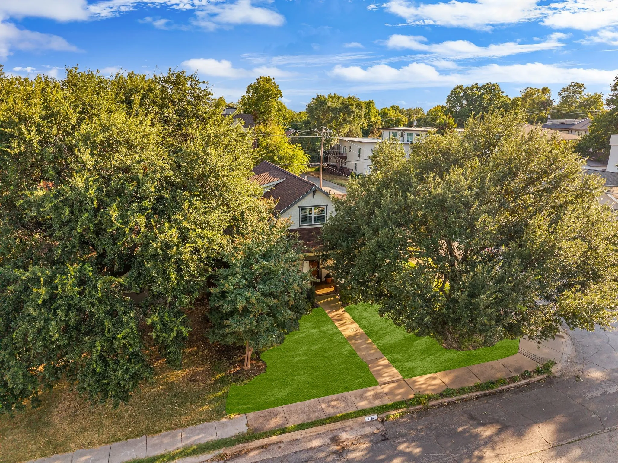 Single Family Residence For Sale in Dallas County , 6002 Prospect Avenue, Dallas, Texas 75206, 4 Bedroom, 3 Bathroom, 2 Garage spaces, 2,676 Sqft, built in 2002, mls#21394480, Real Estate Agent in Dallas, Homes For Sale in Dallas county, Homes For Sale in Dallas, Realtor in Dallas Texas, Real Estate Brokerage Independent Realty Texas, Luminita Cordes Realtor