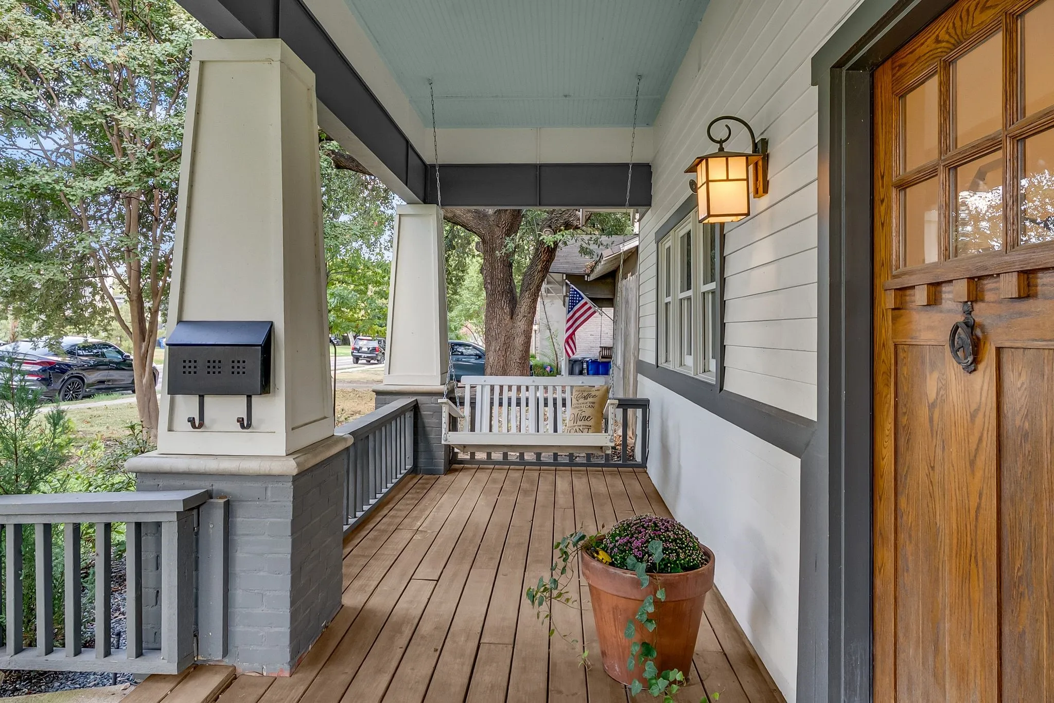 Single Family Residence For Sale in Dallas County , 6002 Prospect Avenue, Dallas, Texas 75206, 4 Bedroom, 3 Bathroom, 2 Garage spaces, 2,676 Sqft, built in 2002, mls#21394480, Real Estate Agent in Dallas, Homes For Sale in Dallas county, Homes For Sale in Dallas, Realtor in Dallas Texas, Real Estate Brokerage Independent Realty Texas, Luminita Cordes Realtor