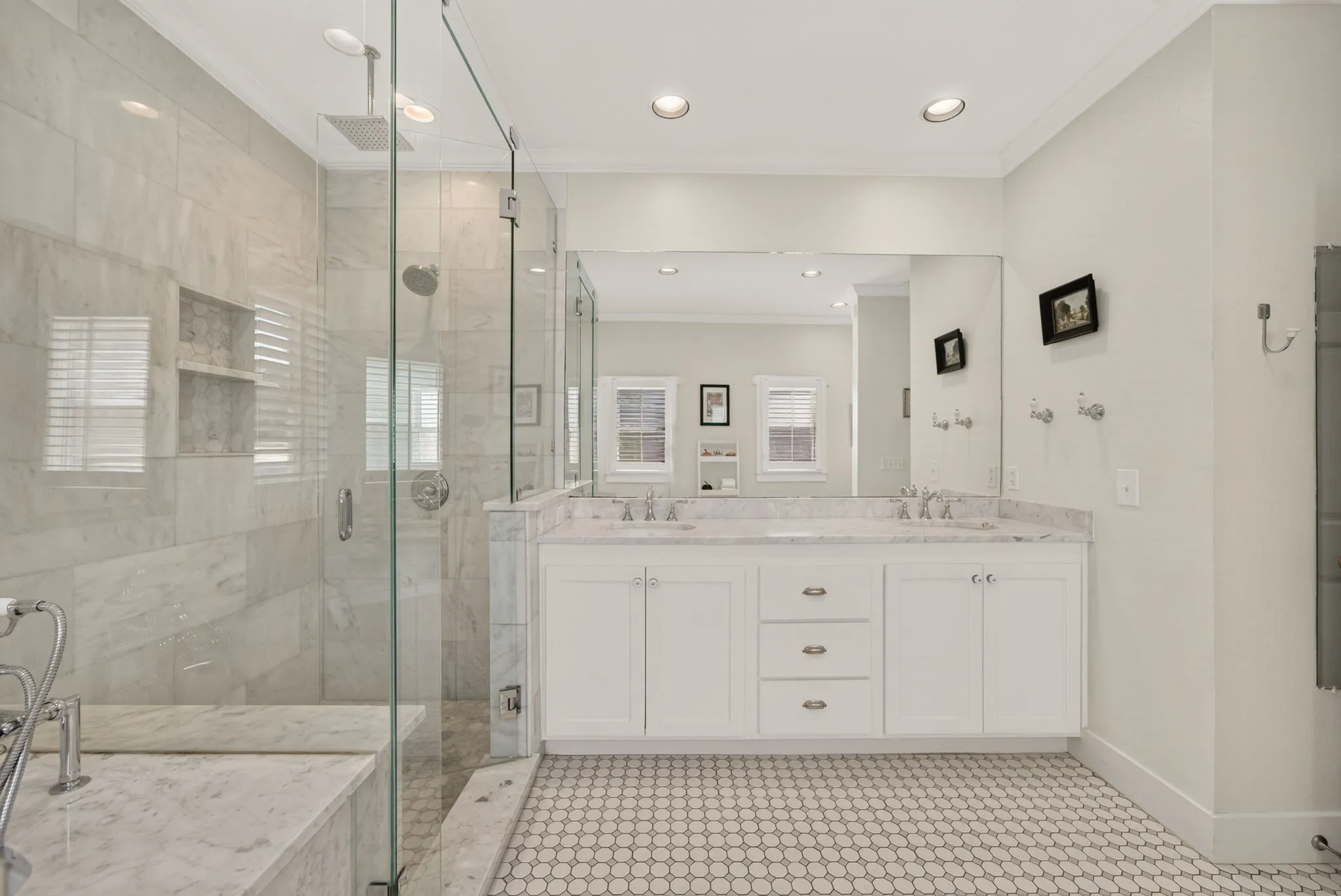 Single Family Residence For Sale in Dallas County , 6002 Prospect Avenue, Dallas, Texas 75206, 4 Bedroom, 3 Bathroom, 2 Garage spaces, 2,676 Sqft, built in 2002, mls#21394480, Real Estate Agent in Dallas, Homes For Sale in Dallas county, Homes For Sale in Dallas, Realtor in Dallas Texas, Real Estate Brokerage Independent Realty Texas, Luminita Cordes Realtor