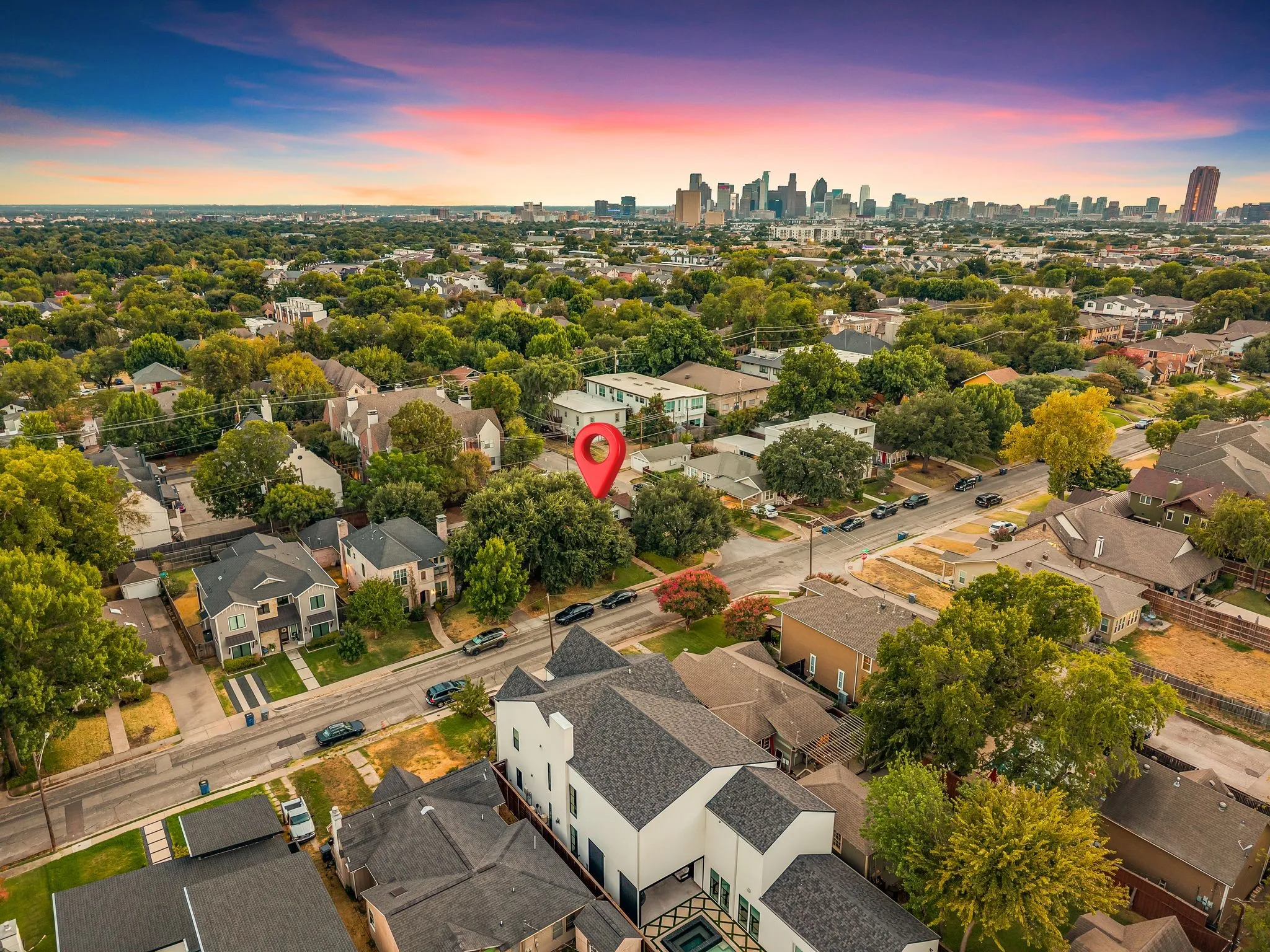 Single Family Residence For Sale in Dallas County , 6002 Prospect Avenue, Dallas, Texas 75206, 4 Bedroom, 3 Bathroom, 2 Garage spaces, 2,676 Sqft, built in 2002, mls#21394480, Real Estate Agent in Dallas, Homes For Sale in Dallas county, Homes For Sale in Dallas, Realtor in Dallas Texas, Real Estate Brokerage Independent Realty Texas, Luminita Cordes Realtor