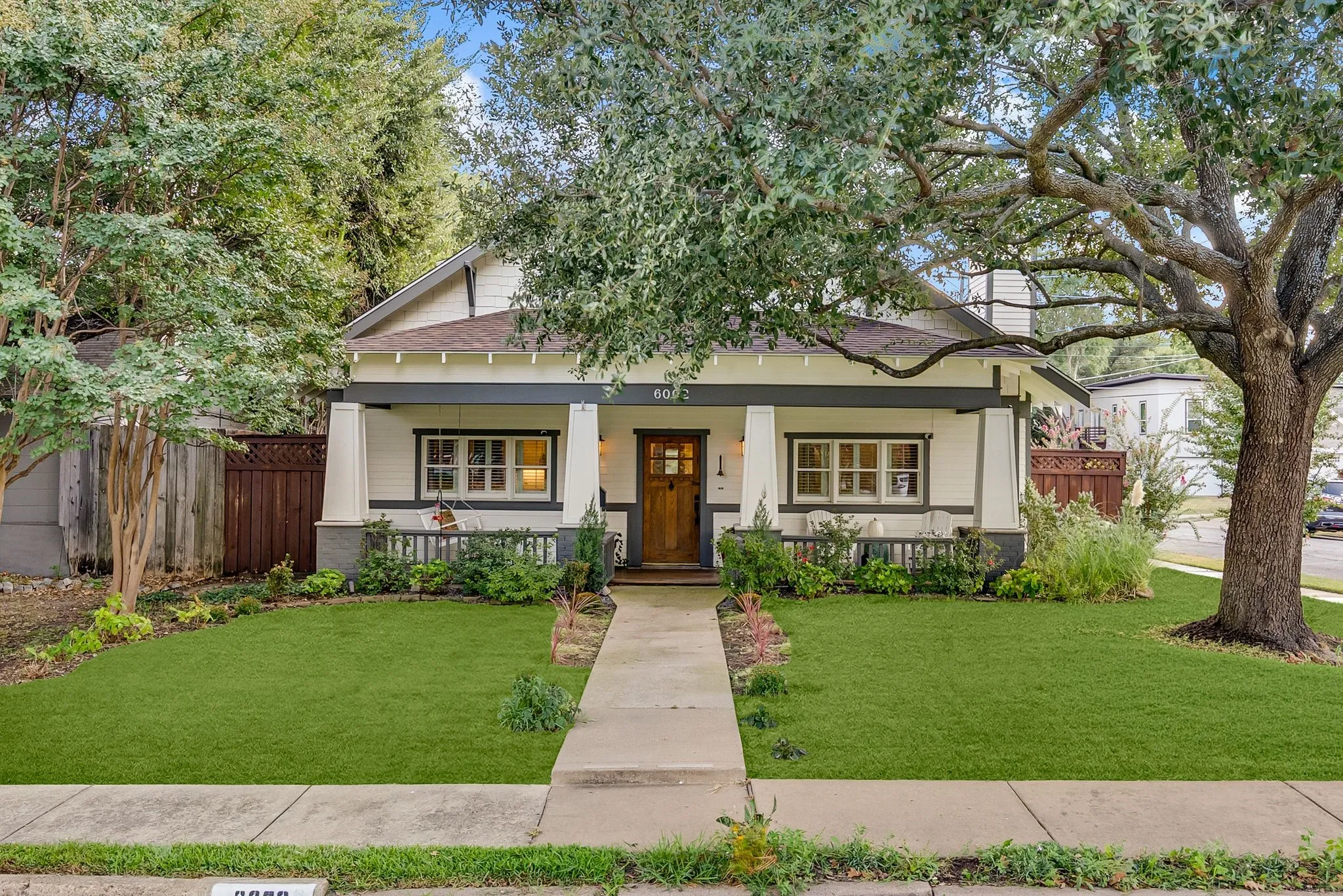 Single Family Residence For Sale in Dallas County , 6002 Prospect Avenue, Dallas, Texas 75206, 4 Bedroom, 3 Bathroom, 2 Garage spaces, 2,676 Sqft, built in 2002, mls#21394480, Real Estate Agent in Dallas, Homes For Sale in Dallas county, Homes For Sale in Dallas, Realtor in Dallas Texas, Real Estate Brokerage Independent Realty Texas, Luminita Cordes Realtor