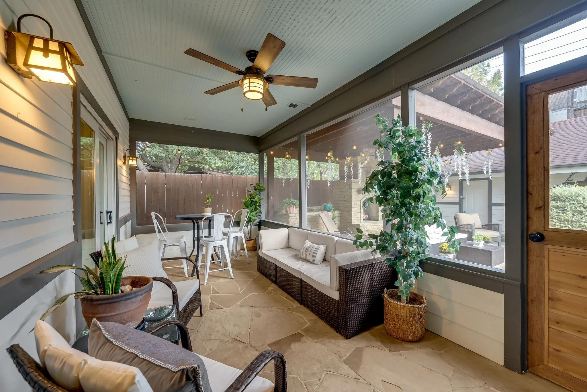 Single Family Residence For Sale in Dallas County , 6002 Prospect Avenue, Dallas, Texas 75206, 4 Bedroom, 3 Bathroom, 2 Garage spaces, 2,676 Sqft, built in 2002, mls#21394480, Real Estate Agent in Dallas, Homes For Sale in Dallas county, Homes For Sale in Dallas, Realtor in Dallas Texas, Real Estate Brokerage Independent Realty Texas, Luminita Cordes Realtor