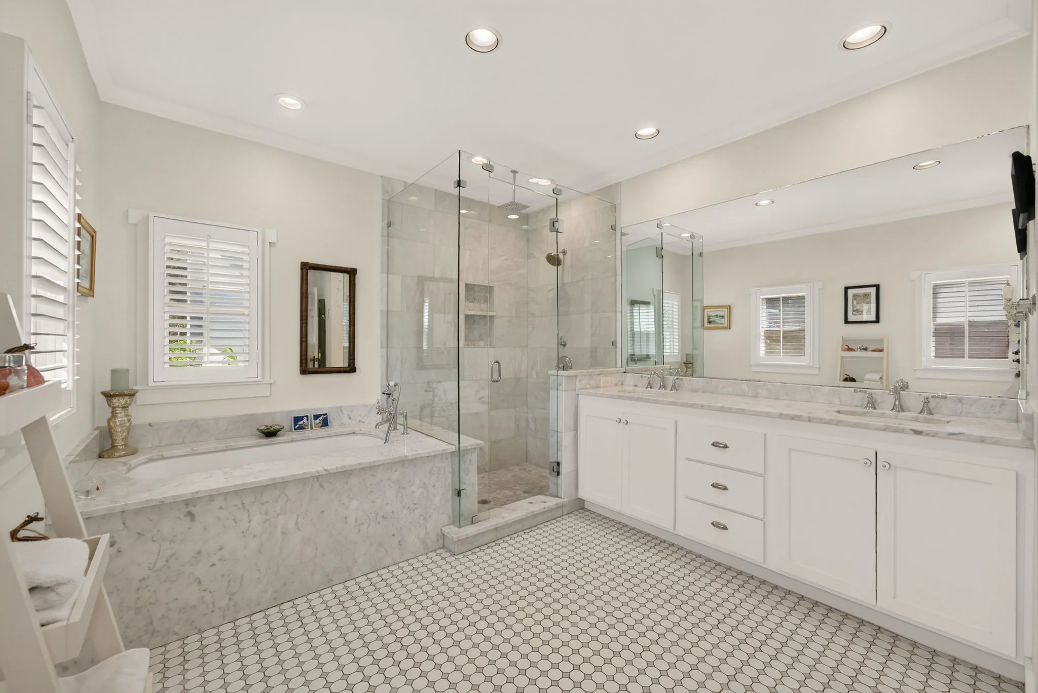 Single Family Residence For Sale in Dallas County , 6002 Prospect Avenue, Dallas, Texas 75206, 4 Bedroom, 3 Bathroom, 2 Garage spaces, 2,676 Sqft, built in 2002, mls#21394480, Real Estate Agent in Dallas, Homes For Sale in Dallas county, Homes For Sale in Dallas, Realtor in Dallas Texas, Real Estate Brokerage Independent Realty Texas, Luminita Cordes Realtor