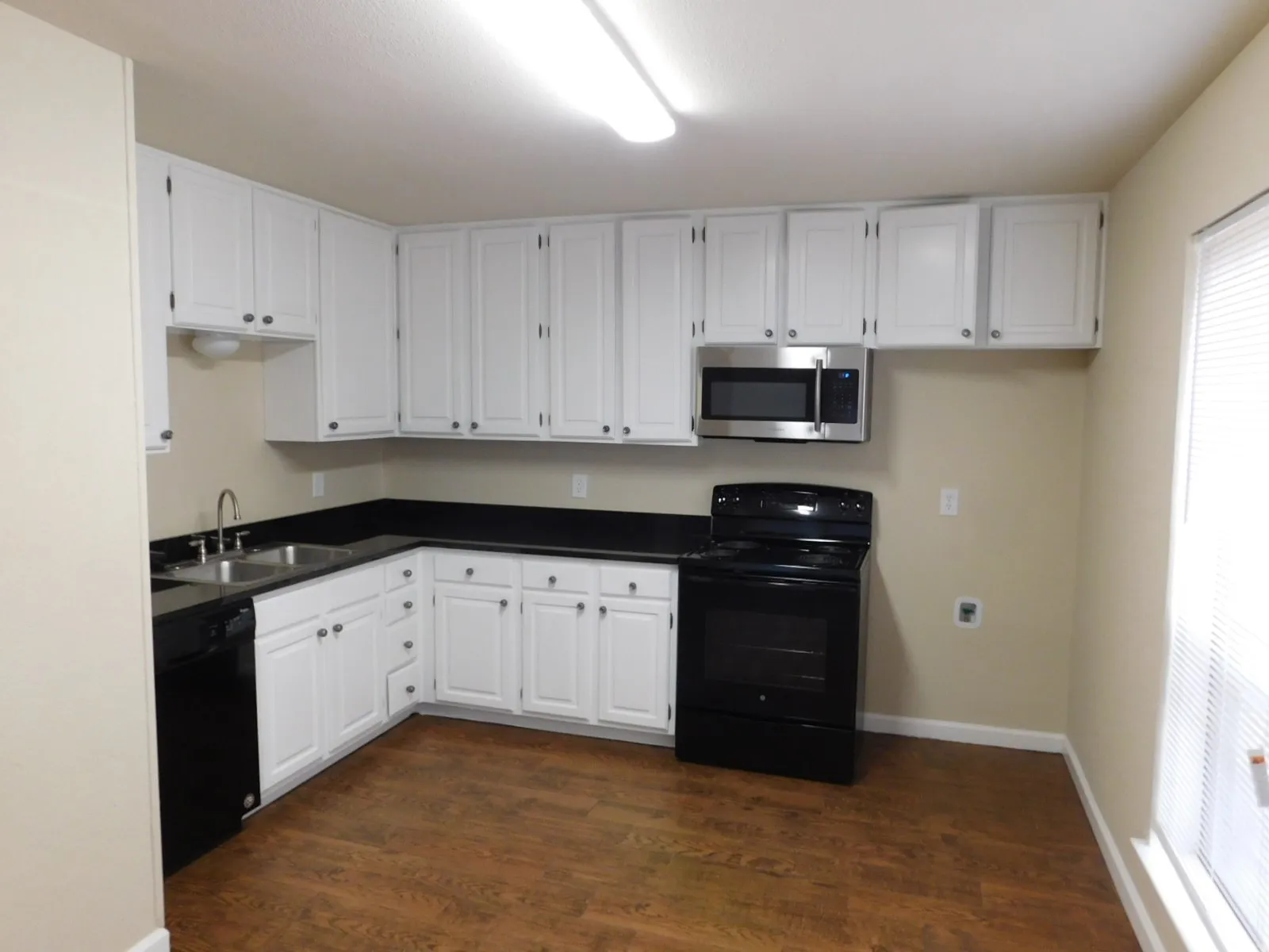 Townhouse For Rent in Dallas County , 1511 Grantbrook Lane, Dallas, Texas 75228, 2 Bedroom, 2 Bathroom, 2 Garage spaces, 1,237 Sqft, built in 1981, mls#21395977, Real Estate Agent in Dallas, Homes For Rent in Dallas county, Homes For Rent in Dallas, Realtor in Dallas Texas, Real Estate Brokerage Independent Realty Texas, Luminita Cordes Realtor