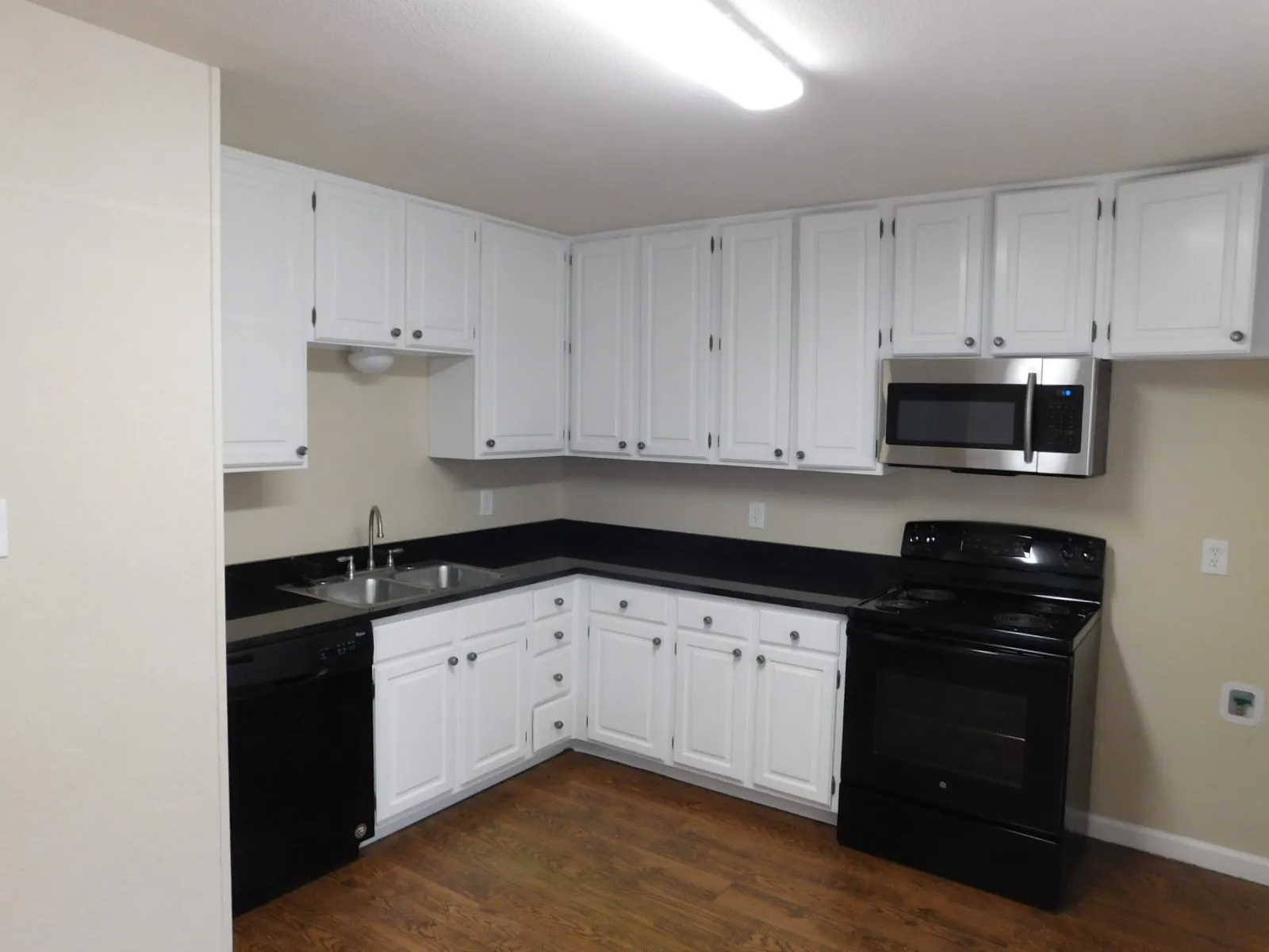 Townhouse For Rent in Dallas County , 1511 Grantbrook Lane, Dallas, Texas 75228, 2 Bedroom, 2 Bathroom, 2 Garage spaces, 1,237 Sqft, built in 1981, mls#21395977, Real Estate Agent in Dallas, Homes For Rent in Dallas county, Homes For Rent in Dallas, Realtor in Dallas Texas, Real Estate Brokerage Independent Realty Texas, Luminita Cordes Realtor