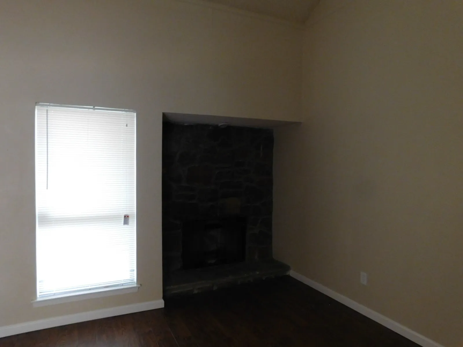 Townhouse For Rent in Dallas County , 1511 Grantbrook Lane, Dallas, Texas 75228, 2 Bedroom, 2 Bathroom, 2 Garage spaces, 1,237 Sqft, built in 1981, mls#21395977, Real Estate Agent in Dallas, Homes For Rent in Dallas county, Homes For Rent in Dallas, Realtor in Dallas Texas, Real Estate Brokerage Independent Realty Texas, Luminita Cordes Realtor
