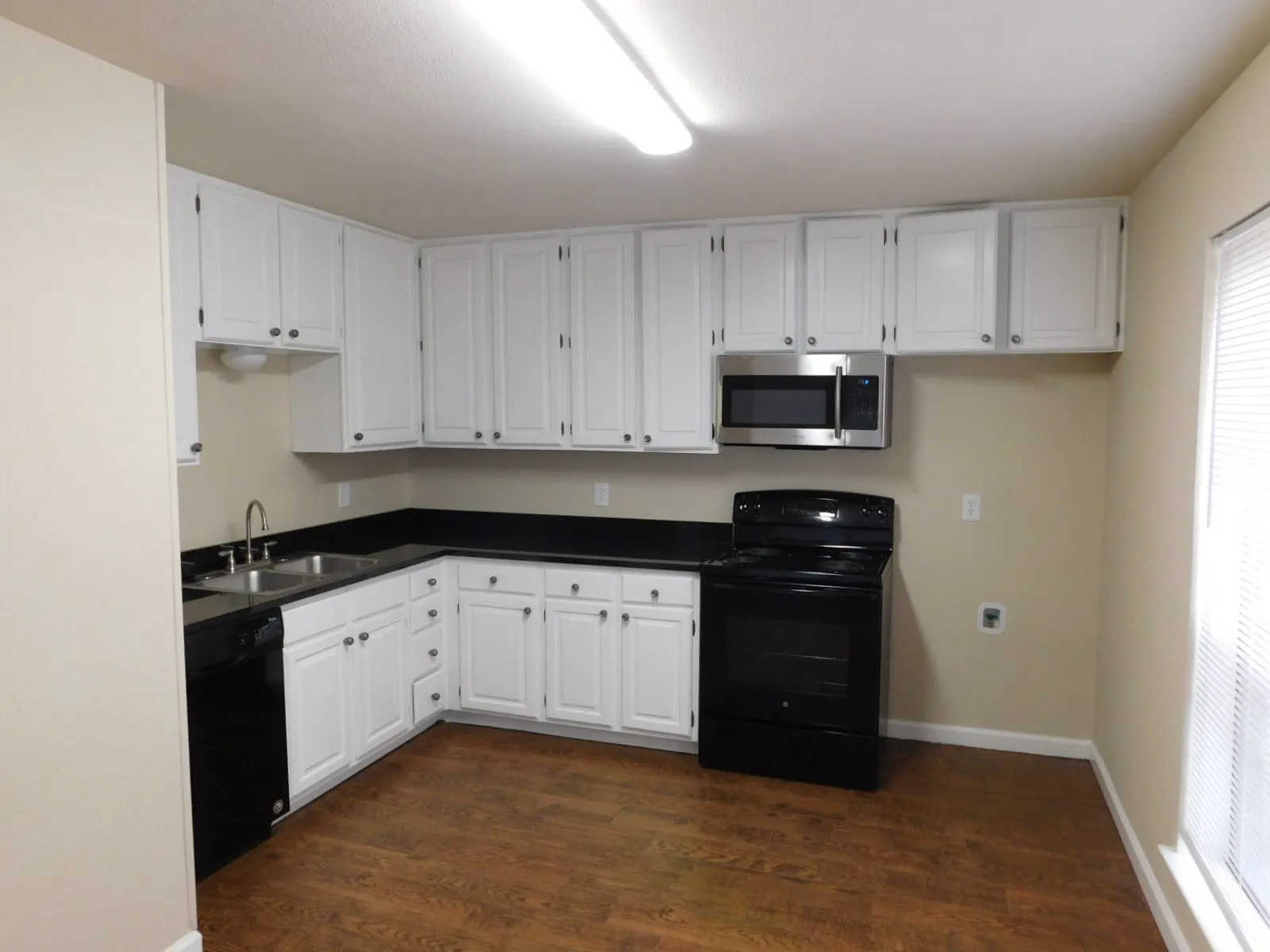 Townhouse For Rent in Dallas County , 1511 Grantbrook Lane, Dallas, Texas 75228, 2 Bedroom, 2 Bathroom, 2 Garage spaces, 1,237 Sqft, built in 1981, mls#21395977, Real Estate Agent in Dallas, Homes For Rent in Dallas county, Homes For Rent in Dallas, Realtor in Dallas Texas, Real Estate Brokerage Independent Realty Texas, Luminita Cordes Realtor
