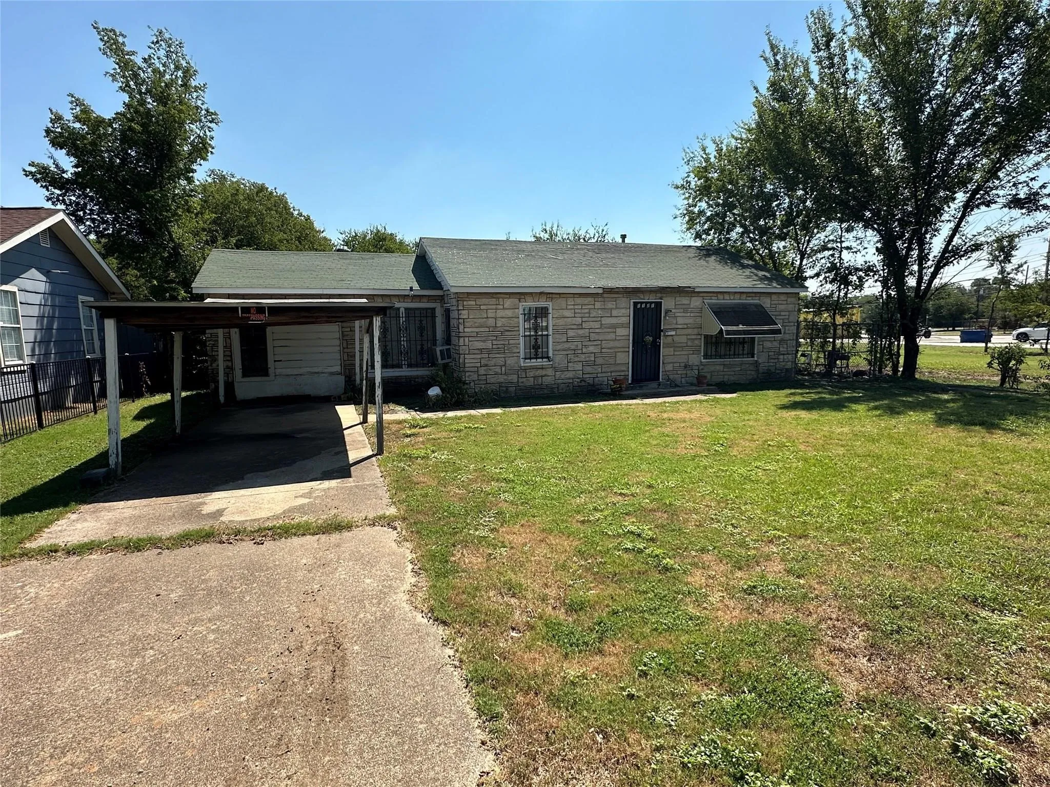 Single Family Residence For Sale in Tarrant County , 1121 Griggs Avenue, Fort Worth, Texas 76105, 3 Bedroom, 2 Bathroom, Garage spaces, 1,314 Sqft, built in 1948, mls#21396261, Real Estate Agent in Fort Worth, Homes For Sale in Tarrant county, Homes For Sale in Fort Worth, Realtor in Fort Worth Texas, Real Estate Brokerage Independent Realty Texas, Luminita Cordes Realtor
