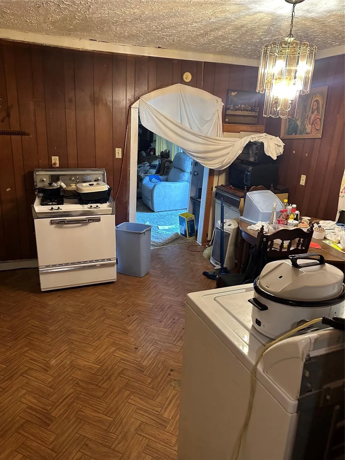 Single Family Residence For Sale in Tarrant County , 1121 Griggs Avenue, Fort Worth, Texas 76105, 3 Bedroom, 2 Bathroom, Garage spaces, 1,314 Sqft, built in 1948, mls#21396261, Real Estate Agent in Fort Worth, Homes For Sale in Tarrant county, Homes For Sale in Fort Worth, Realtor in Fort Worth Texas, Real Estate Brokerage Independent Realty Texas, Luminita Cordes Realtor