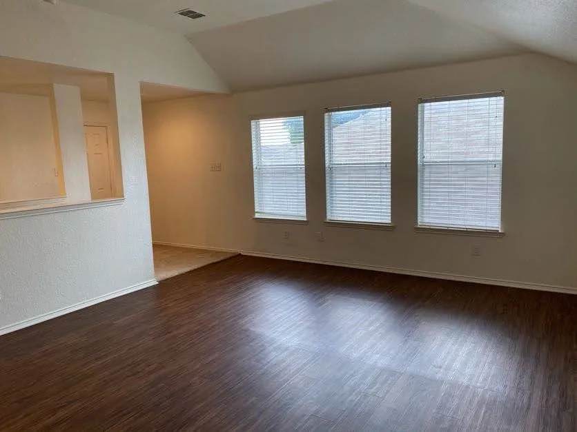 Single Family Residence For Rent in Tarrant County , 413 Mystic River Trail, Fort Worth, Texas 76131, 4 Bedroom, 3 Bathroom, 2 Garage spaces, 2,737 Sqft, built in 2006, mls#21396271, Real Estate Agent in Fort Worth, Homes For Rent in Tarrant county, Homes For Rent in Fort Worth, Realtor in Fort Worth Texas, Real Estate Brokerage Independent Realty Texas, Luminita Cordes Realtor