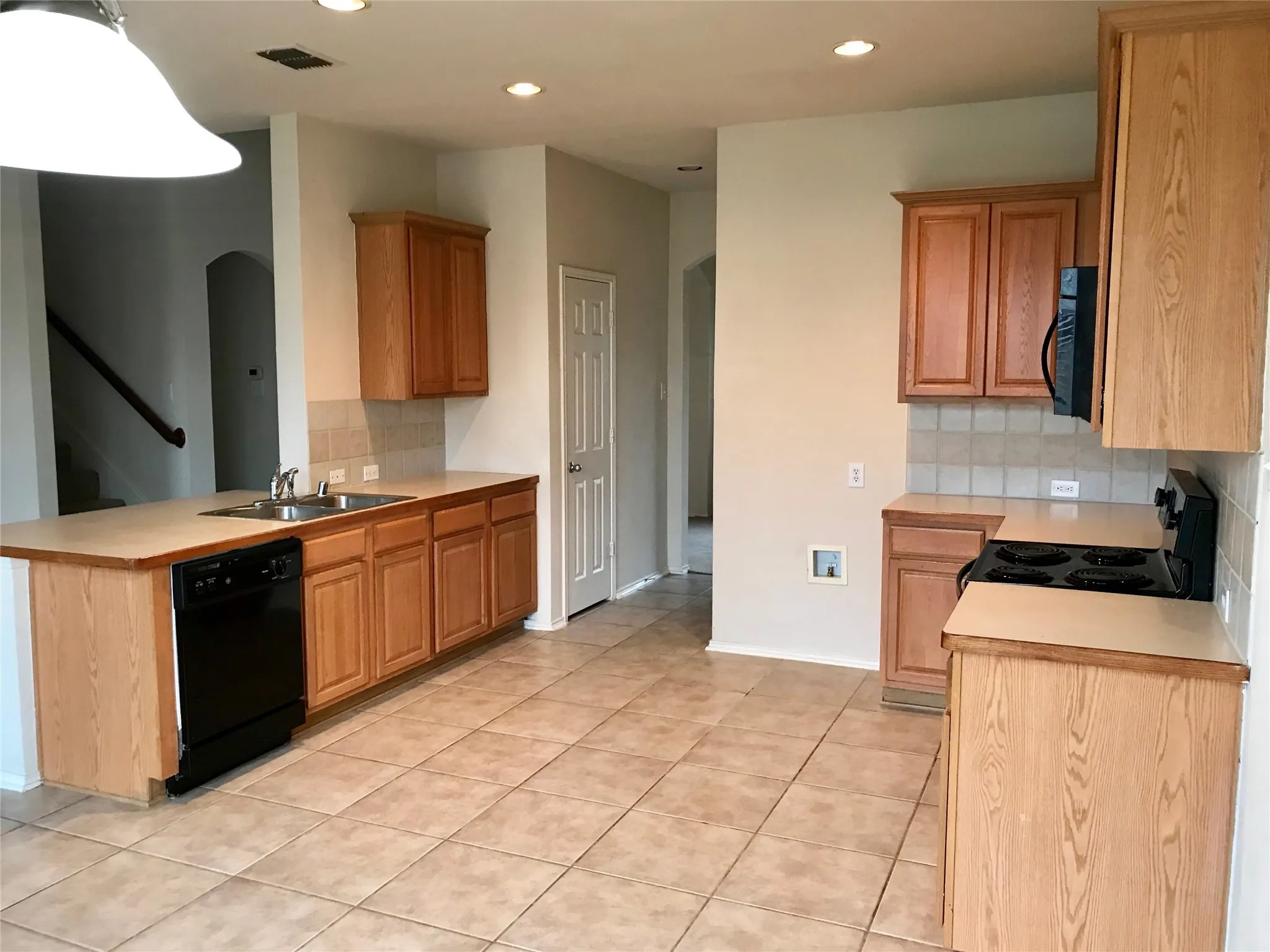Single Family Residence For Rent in Tarrant County , 413 Mystic River Trail, Fort Worth, Texas 76131, 4 Bedroom, 3 Bathroom, 2 Garage spaces, 2,737 Sqft, built in 2006, mls#21396271, Real Estate Agent in Fort Worth, Homes For Rent in Tarrant county, Homes For Rent in Fort Worth, Realtor in Fort Worth Texas, Real Estate Brokerage Independent Realty Texas, Luminita Cordes Realtor