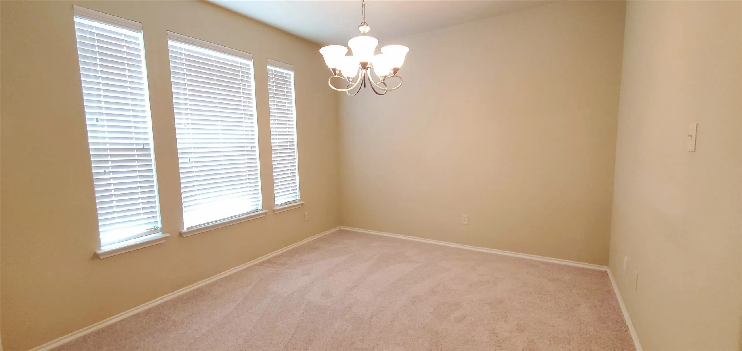 Single Family Residence For Rent in Collin County , 133 Oriole Drive, Anna, Texas 75409, 4 Bedroom, 3 Bathroom, 2 Garage spaces, 2,255 Sqft, built in 2014, mls#21396272, Real Estate Agent in Anna, Homes For Rent in Collin county, Homes For Rent in Anna, Realtor in Anna Texas, Real Estate Brokerage Independent Realty Texas, Luminita Cordes Realtor