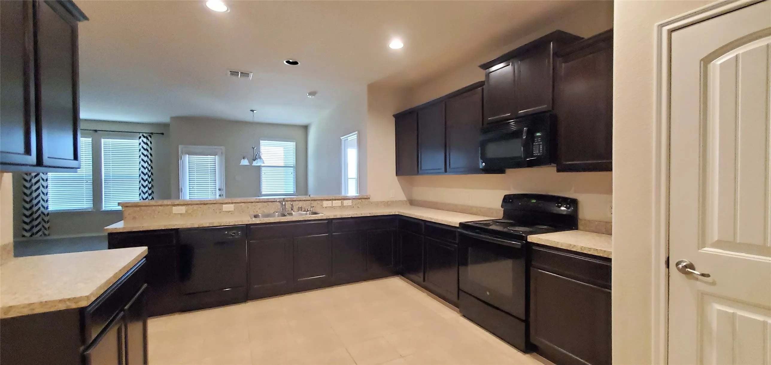 Single Family Residence For Rent in Collin County , 133 Oriole Drive, Anna, Texas 75409, 4 Bedroom, 3 Bathroom, 2 Garage spaces, 2,255 Sqft, built in 2014, mls#21396272, Real Estate Agent in Anna, Homes For Rent in Collin county, Homes For Rent in Anna, Realtor in Anna Texas, Real Estate Brokerage Independent Realty Texas, Luminita Cordes Realtor
