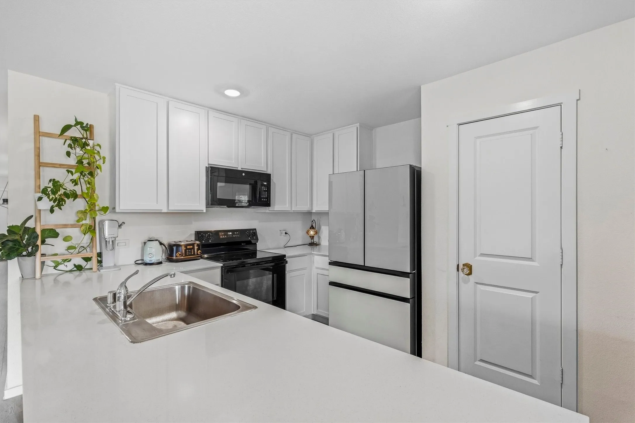 Kithchen with quartz countertops.