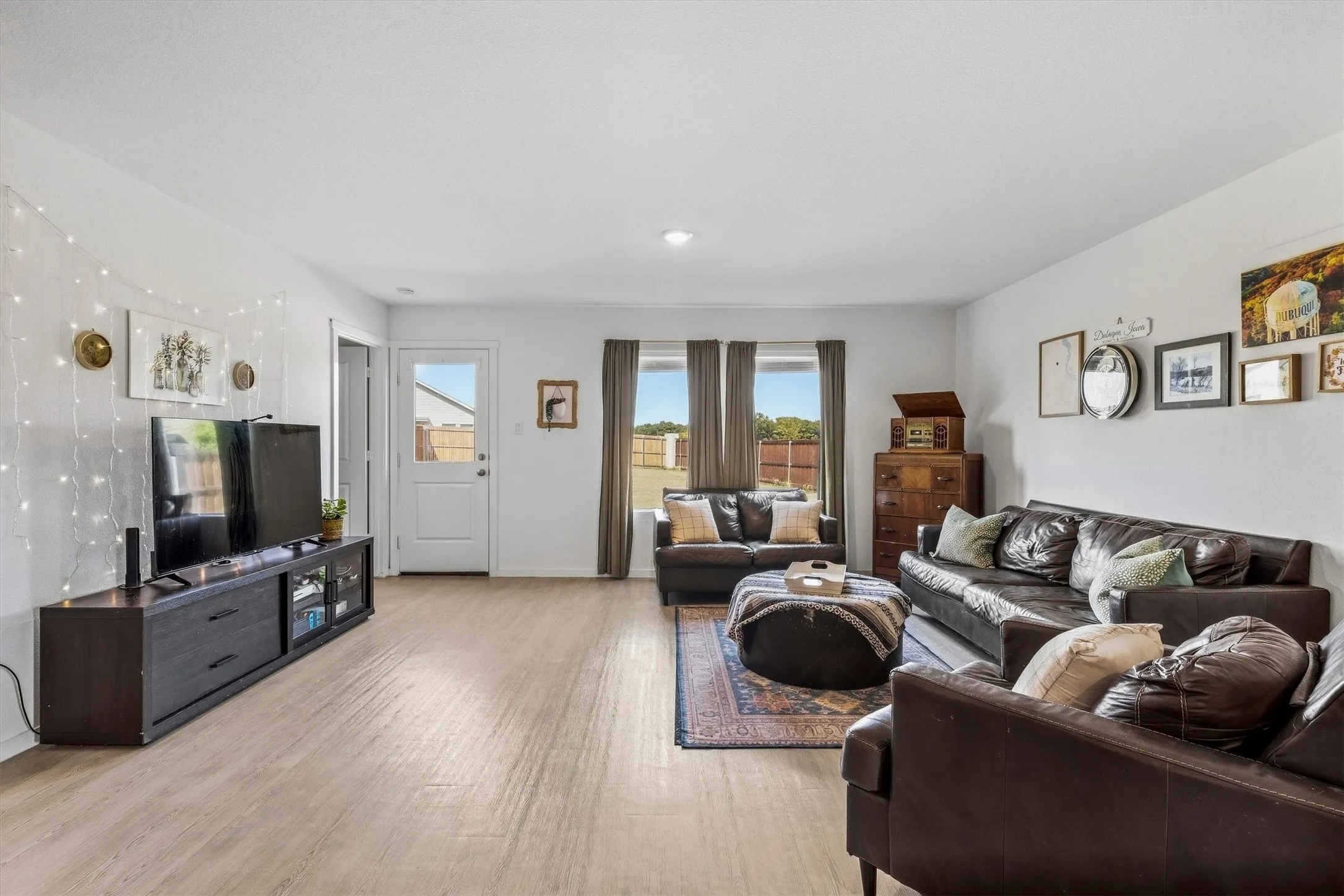 Living Room with door and windows to the backyard.