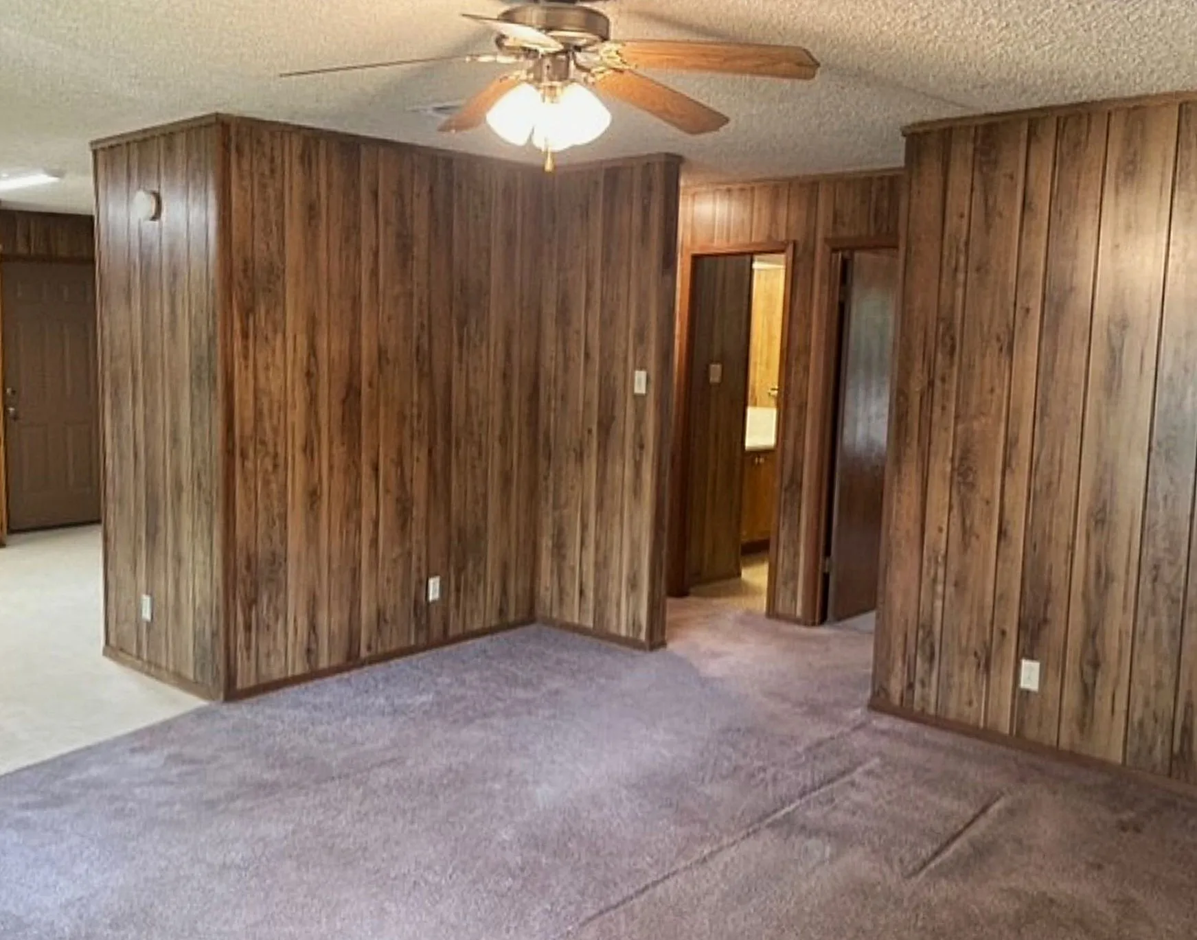 Single Family Residence For Sale in Fannin County , 826 W 9th Street, Bonham, Texas 75418, 2 Bedroom, 1 Bathroom, Garage spaces, 1,088 Sqft, built in 1980, mls#21343385, Real Estate Agent in Bonham, Homes For Sale in Fannin county, Homes For Sale in Bonham, Realtor in Bonham Texas, Real Estate Brokerage Independent Realty Texas, Luminita Cordes Realtor