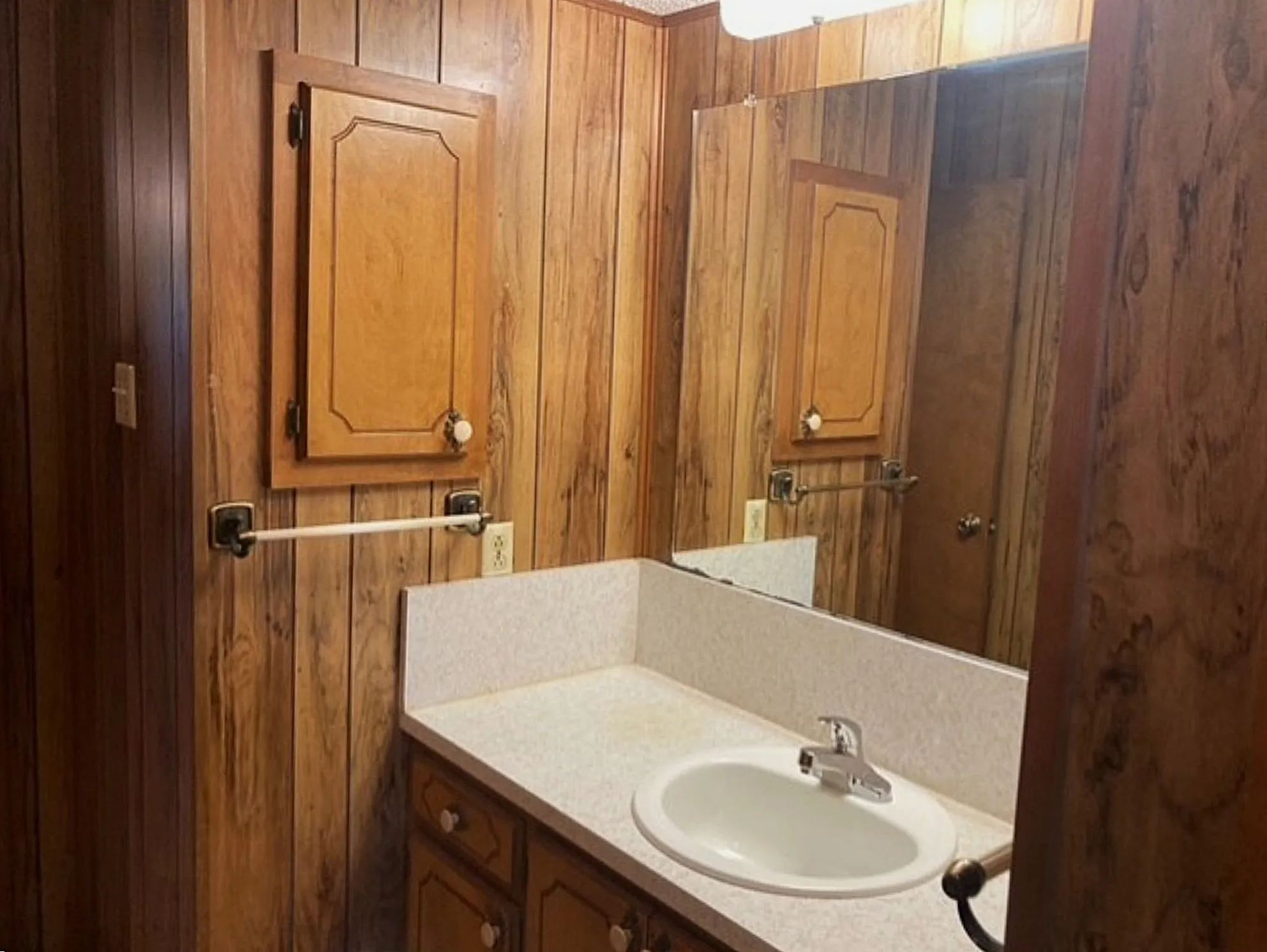 Single Family Residence For Sale in Fannin County , 826 W 9th Street, Bonham, Texas 75418, 2 Bedroom, 1 Bathroom, Garage spaces, 1,088 Sqft, built in 1980, mls#21343385, Real Estate Agent in Bonham, Homes For Sale in Fannin county, Homes For Sale in Bonham, Realtor in Bonham Texas, Real Estate Brokerage Independent Realty Texas, Luminita Cordes Realtor