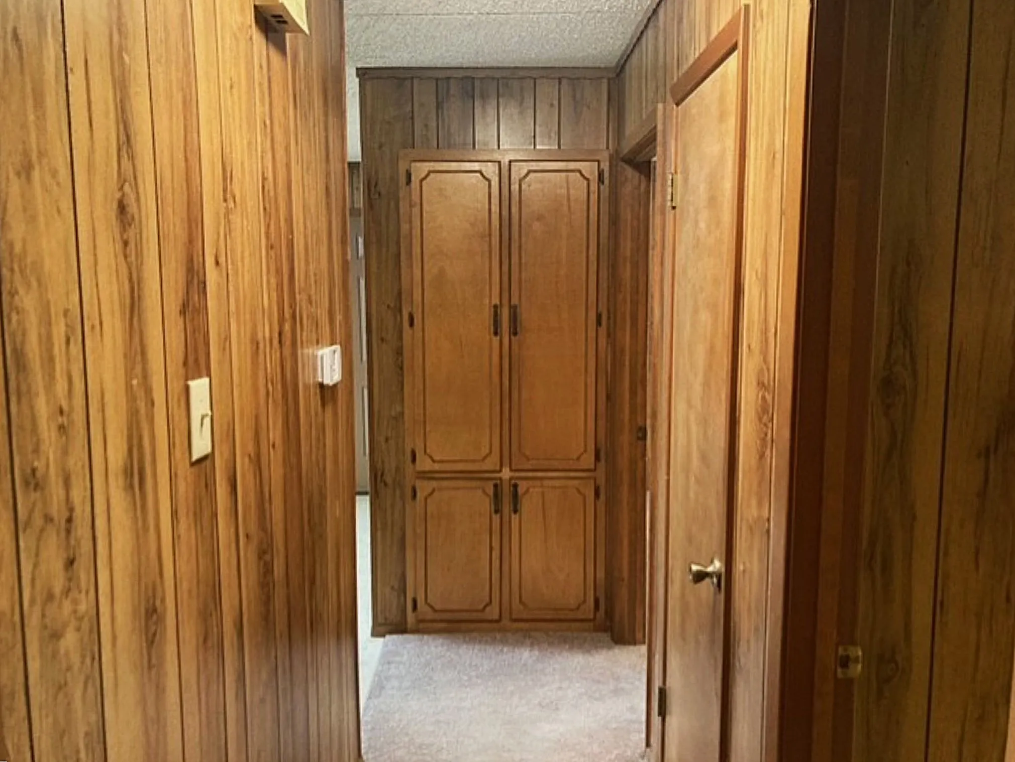 Single Family Residence For Sale in Fannin County , 826 W 9th Street, Bonham, Texas 75418, 2 Bedroom, 1 Bathroom, Garage spaces, 1,088 Sqft, built in 1980, mls#21343385, Real Estate Agent in Bonham, Homes For Sale in Fannin county, Homes For Sale in Bonham, Realtor in Bonham Texas, Real Estate Brokerage Independent Realty Texas, Luminita Cordes Realtor