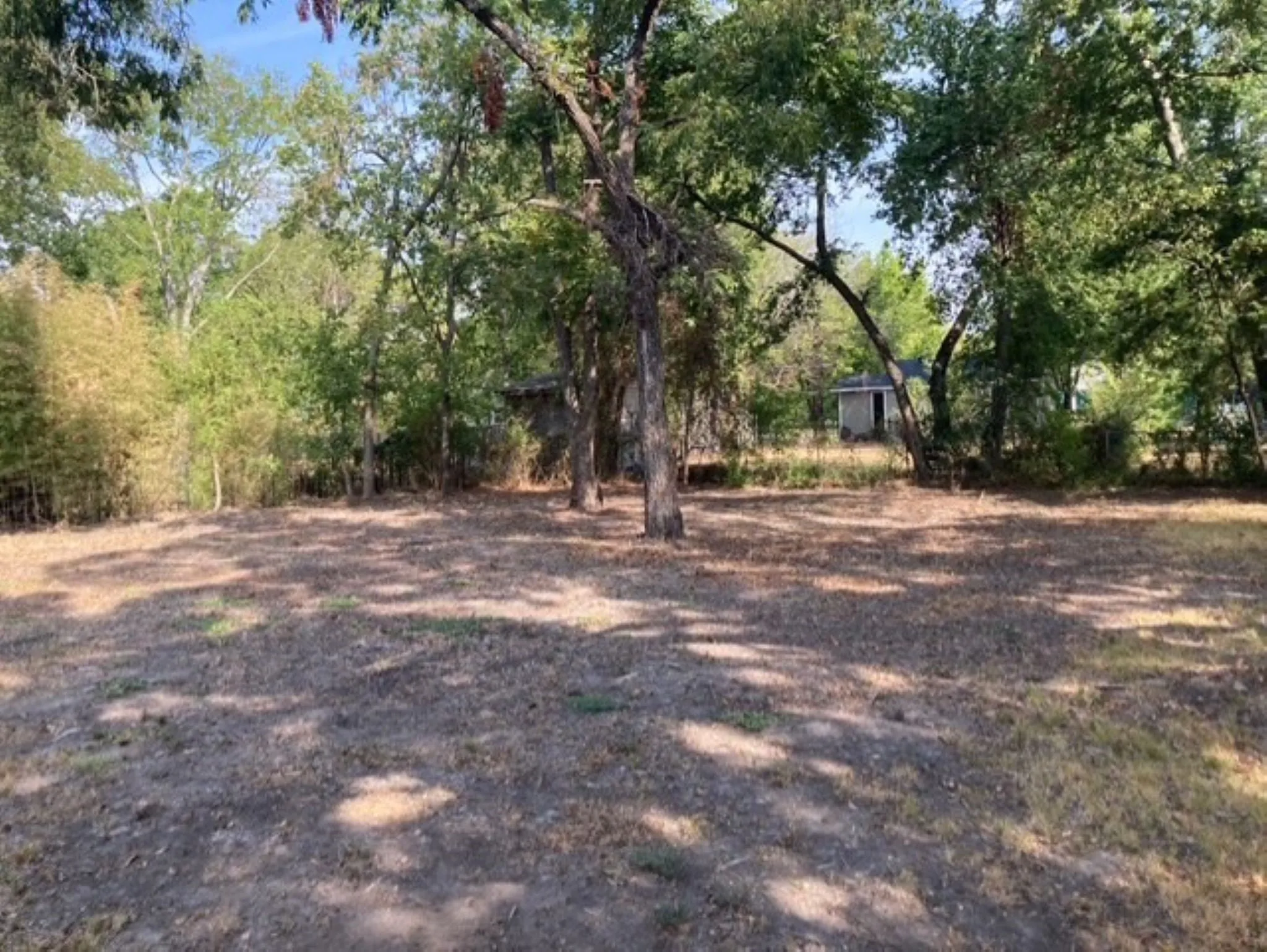 Single Family Residence For Sale in Fannin County , 826 W 9th Street, Bonham, Texas 75418, 2 Bedroom, 1 Bathroom, Garage spaces, 1,088 Sqft, built in 1980, mls#21343385, Real Estate Agent in Bonham, Homes For Sale in Fannin county, Homes For Sale in Bonham, Realtor in Bonham Texas, Real Estate Brokerage Independent Realty Texas, Luminita Cordes Realtor