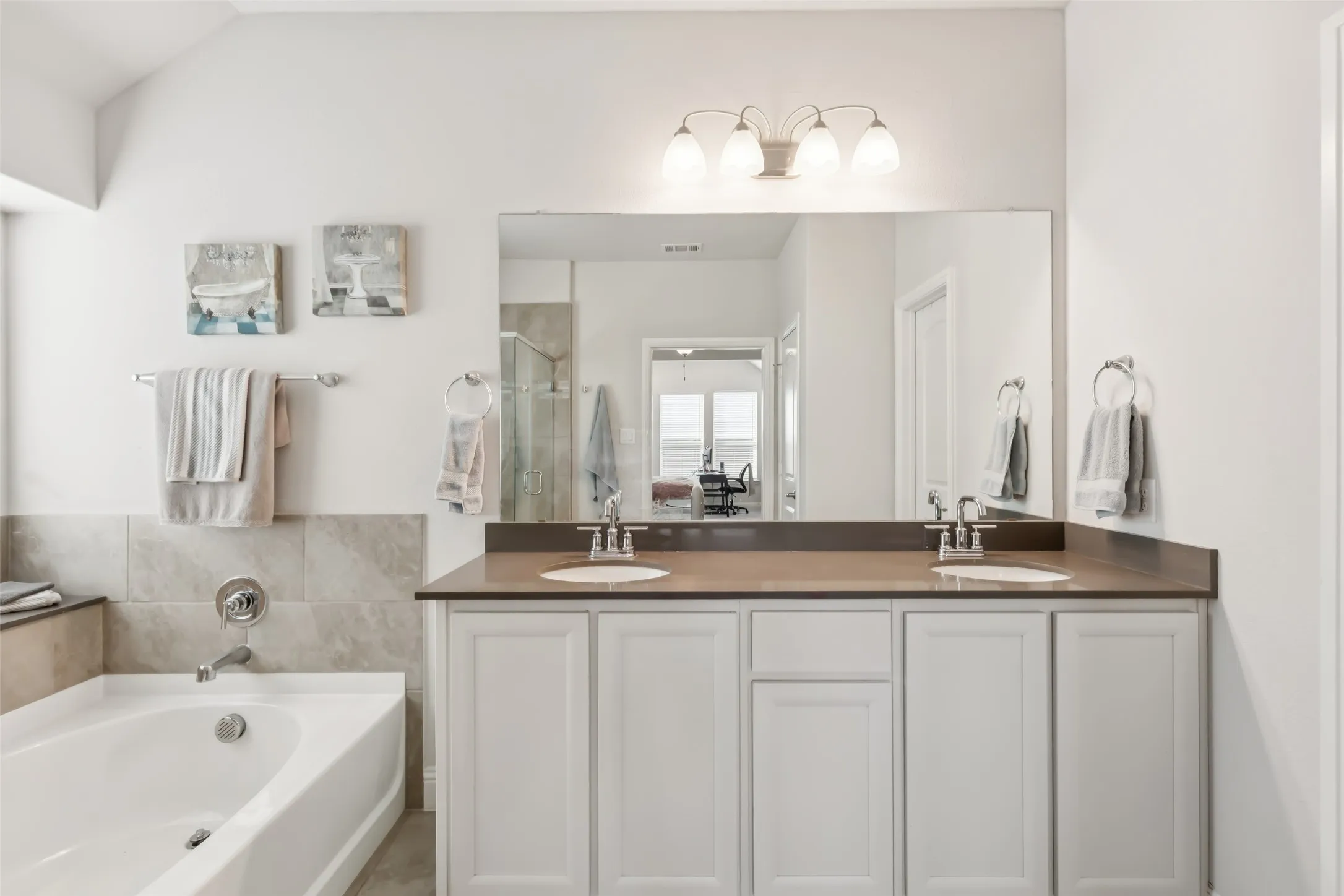 Single Family Residence For Sale in Denton County , 16500 Sunnyland Drive, Celina, Texas 75009, 4 Bedroom, 3 Bathroom, 2 Garage spaces, 2,509 Sqft, built in 2021, mls#21367620, Real Estate Agent in Celina, Homes For Sale in Denton county, Homes For Sale in Celina, Realtor in Celina Texas, Real Estate Brokerage Independent Realty Texas, Luminita Cordes Realtor